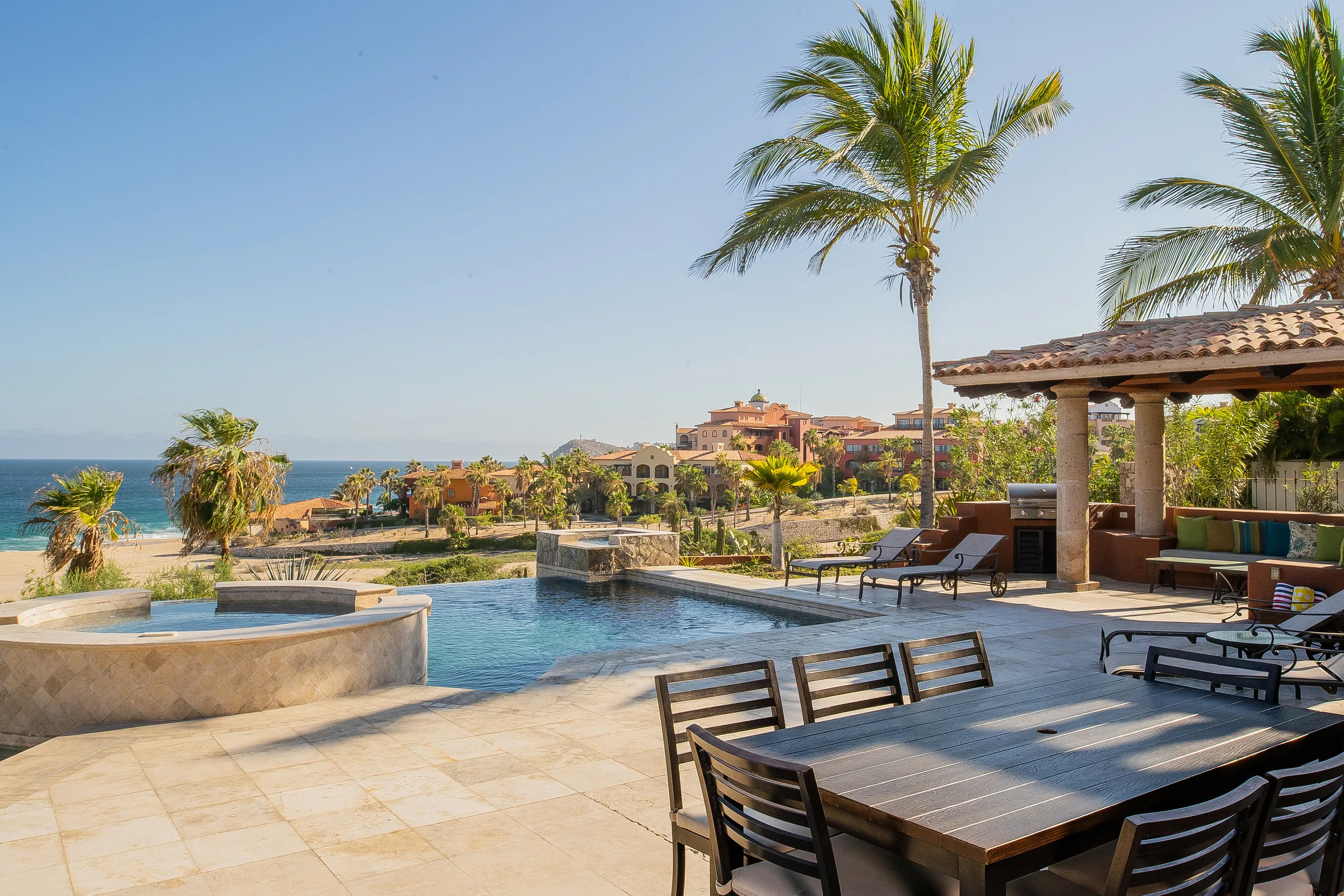 Resplendent Cabo San Lucas Villa with Infinity Pool and Jacuzzi — photograph 7
