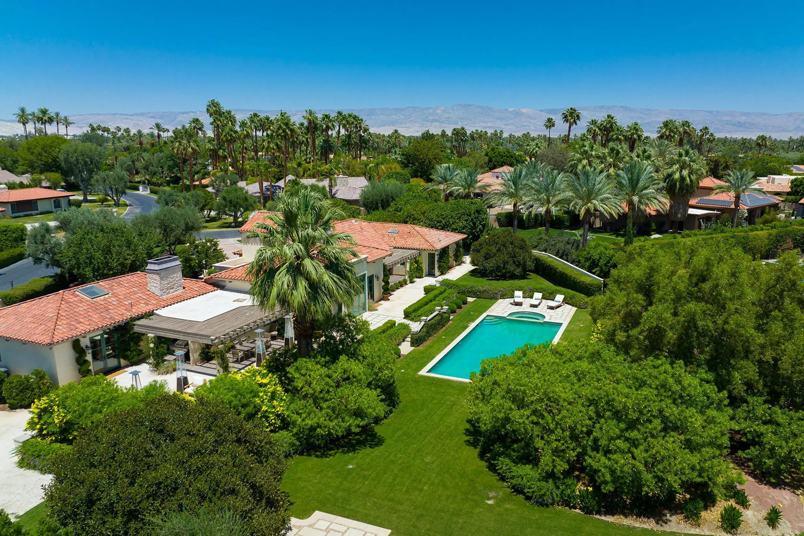 Peaceful Palm Springs Retreat with Private Pool and Lush Garden Grounds — photograph 4