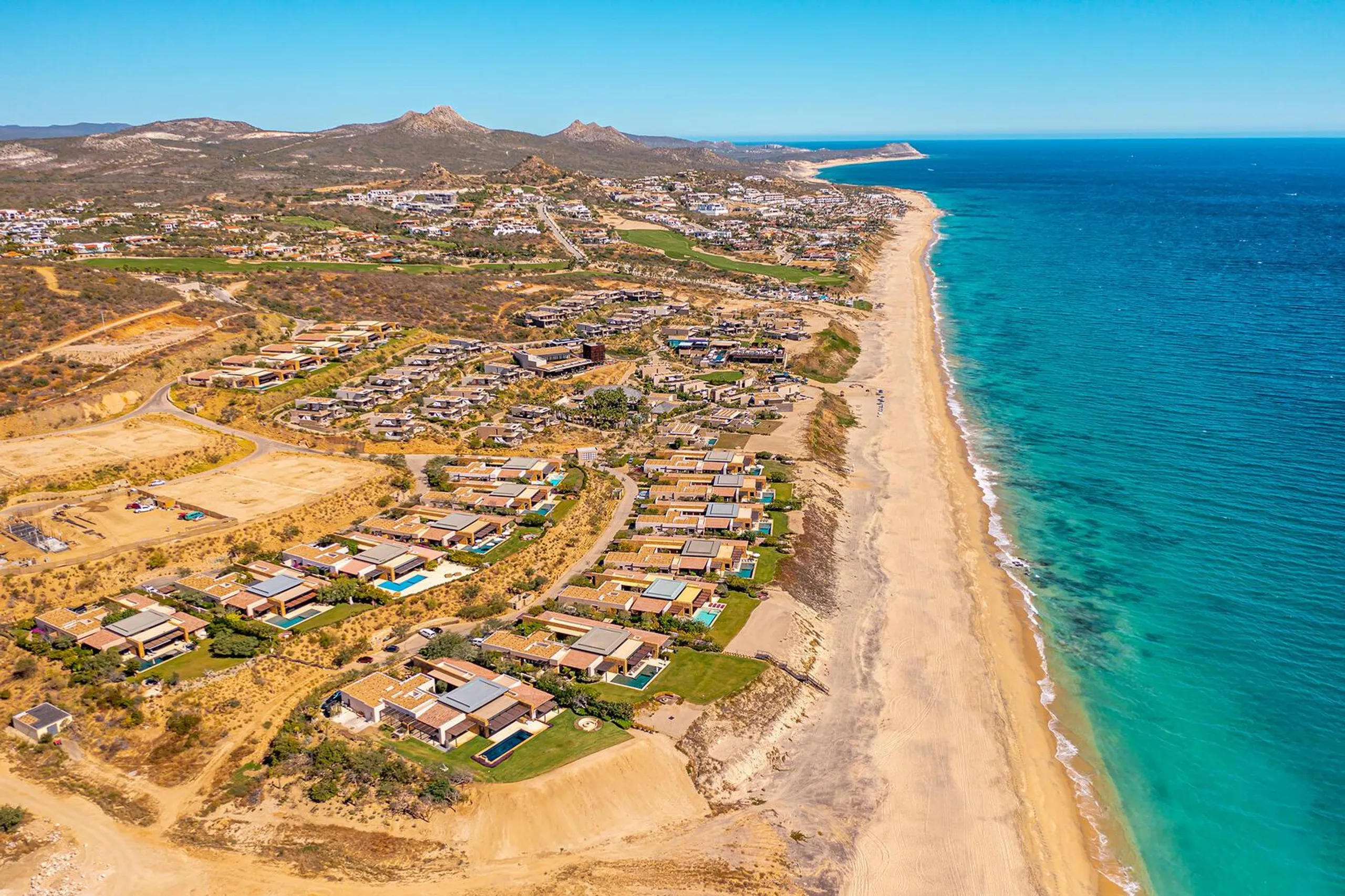 Beachfront Puerto Los Cabos Estate with Private Pool and Ocean Views — photograph 7