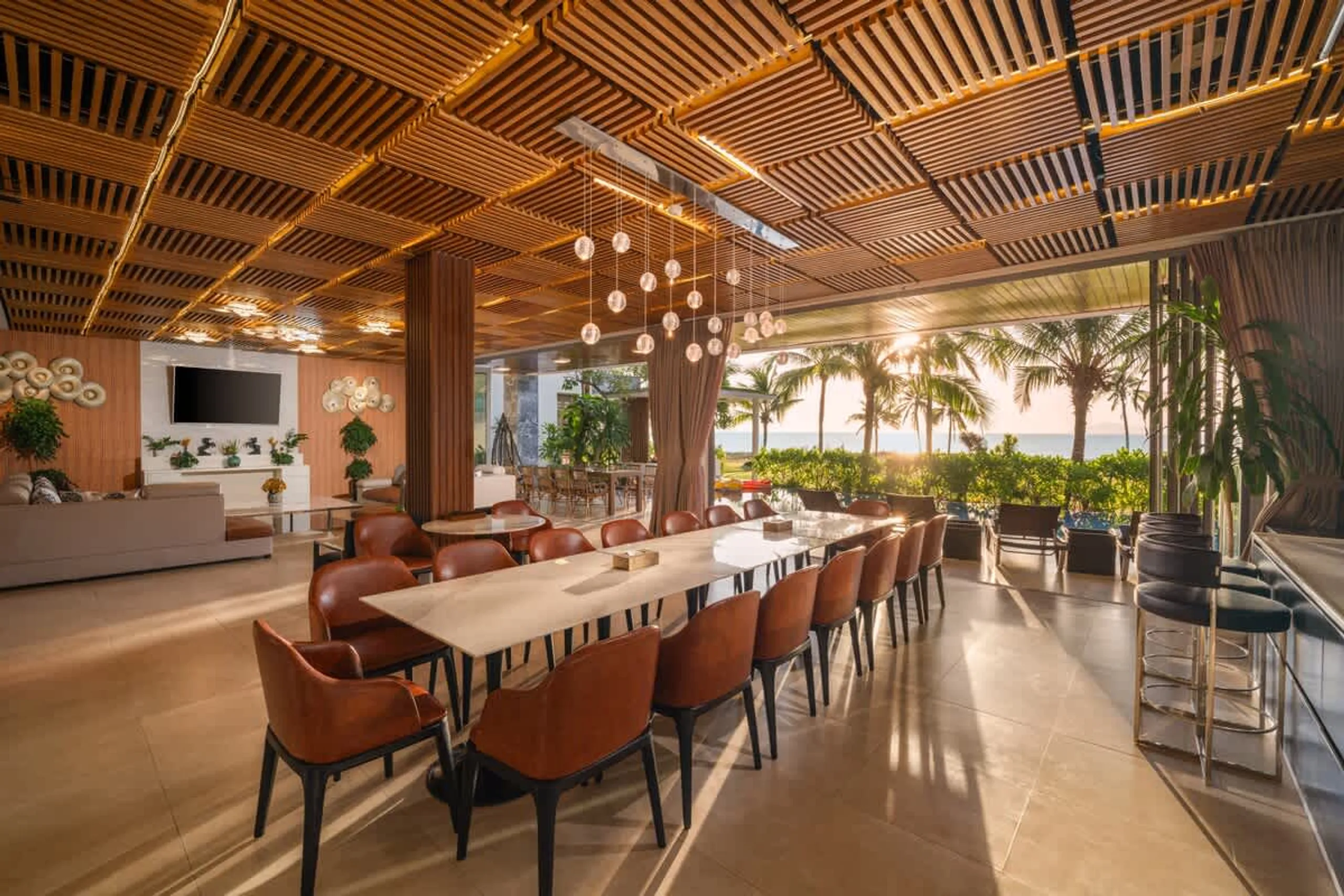 Deluxe Beachfront Villa with Private Pool & Event-Ready Spaces — photograph 4