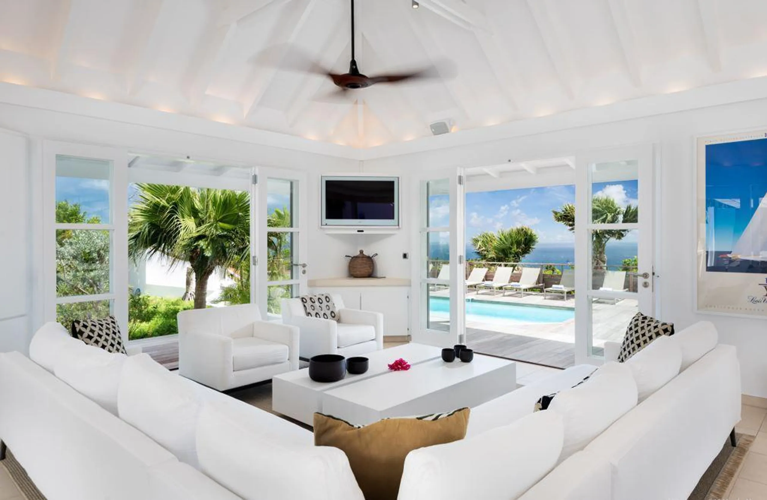 Tropical Paradise Villa in the Hills of Vitet — photograph 11