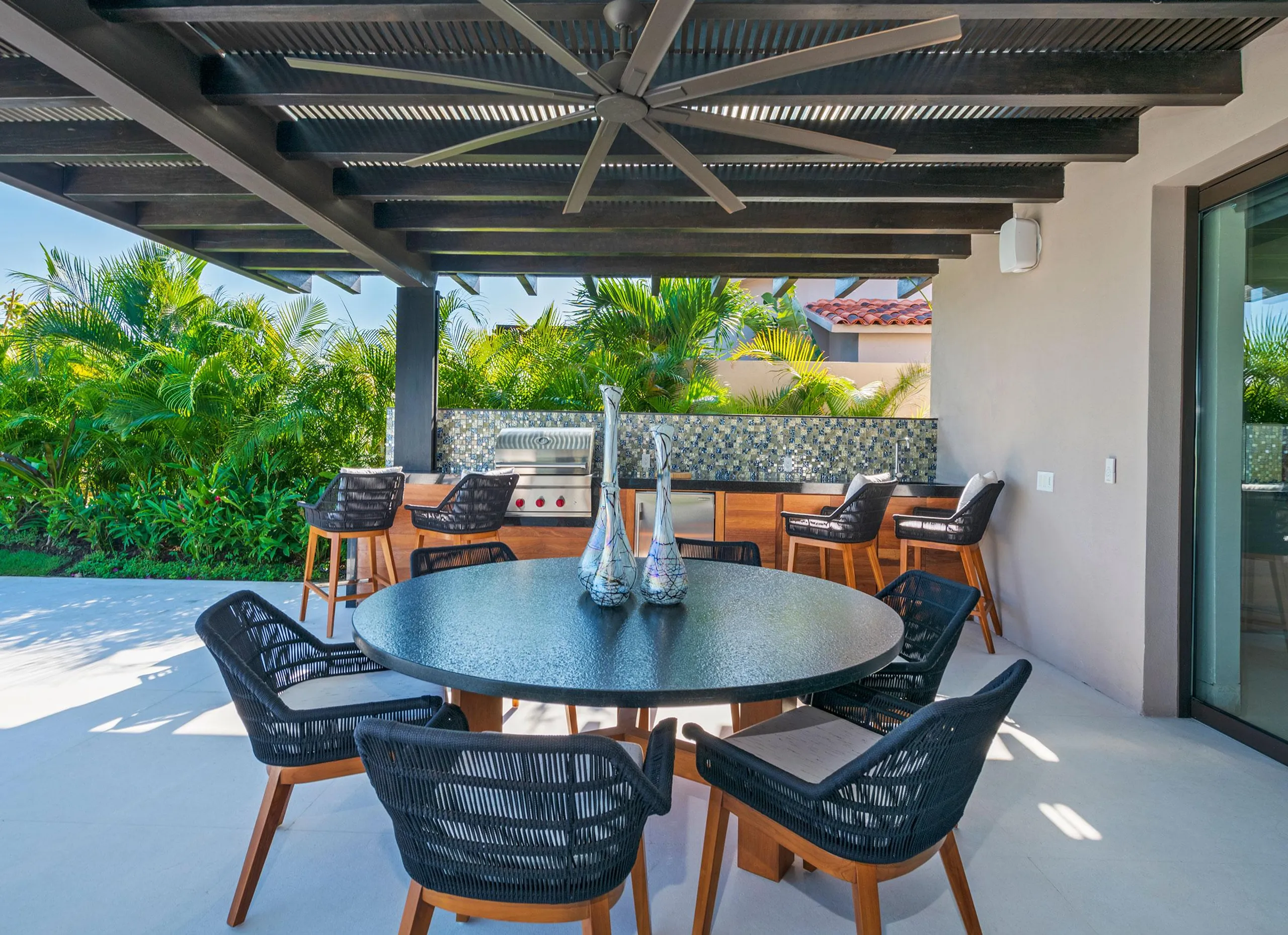 Luxury Villa with Spectacular Views and Infinity Pool — photograph 8
