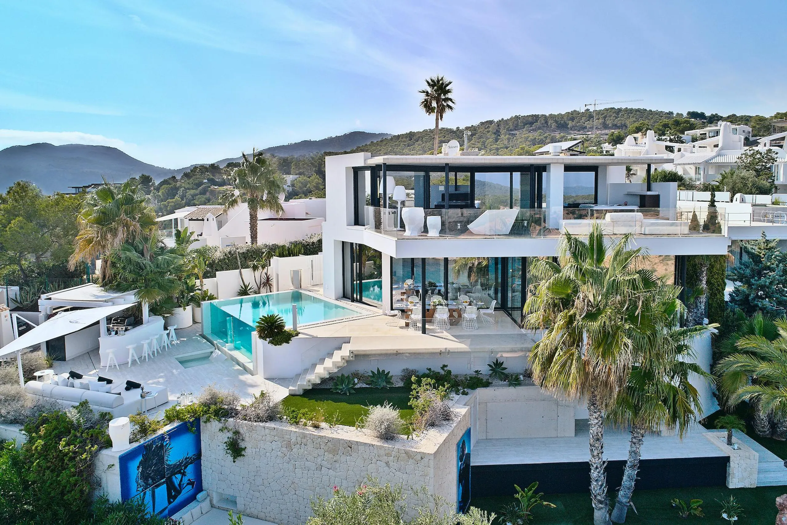 Spectacular Seaview Villa in Ibiza with Infinity Pool and Luxurious Patio Lounge — photograph 9
