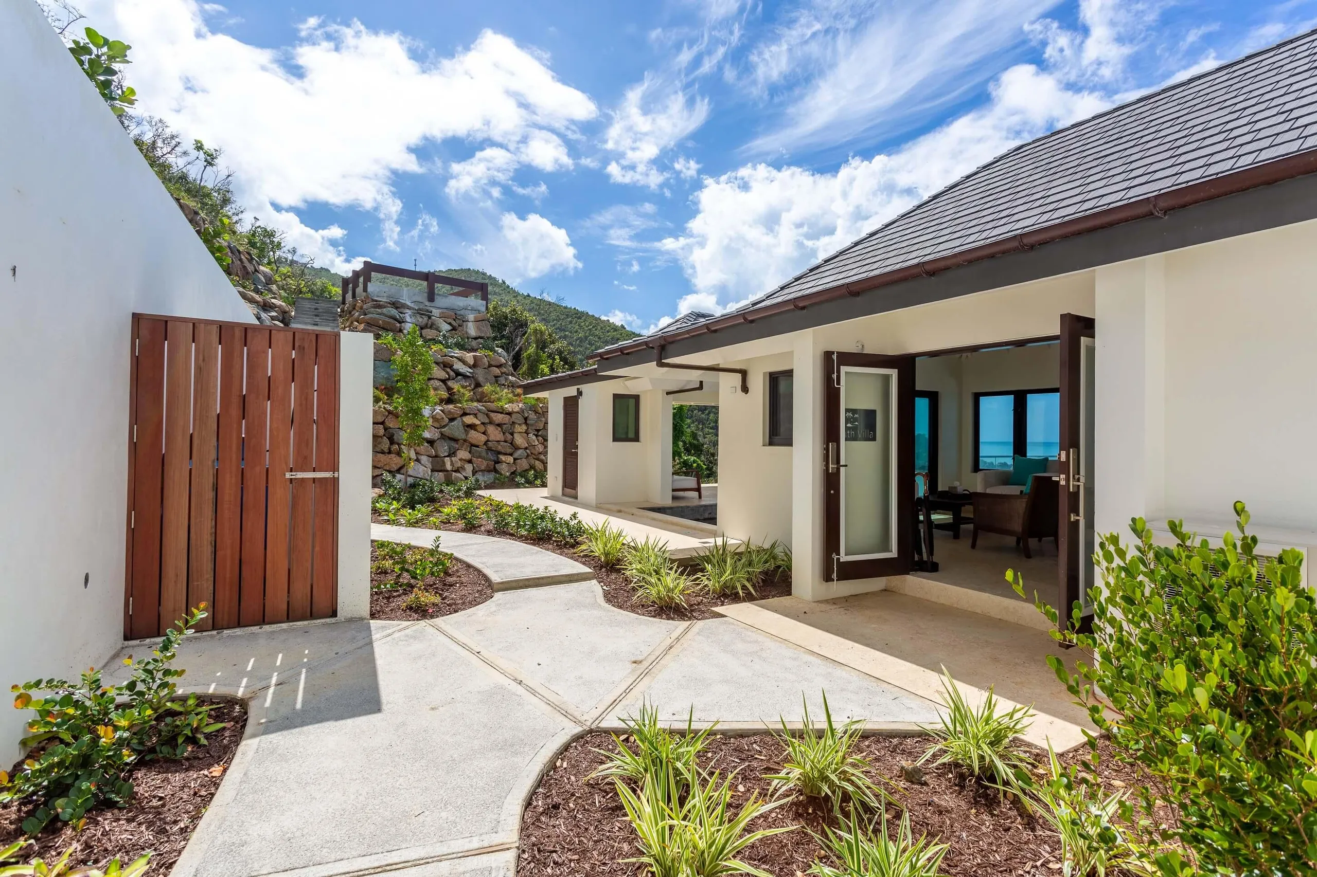 Ocean View Luxury Villa with Infinity Lounge Pool and Stunning Ocean Views — photograph 7