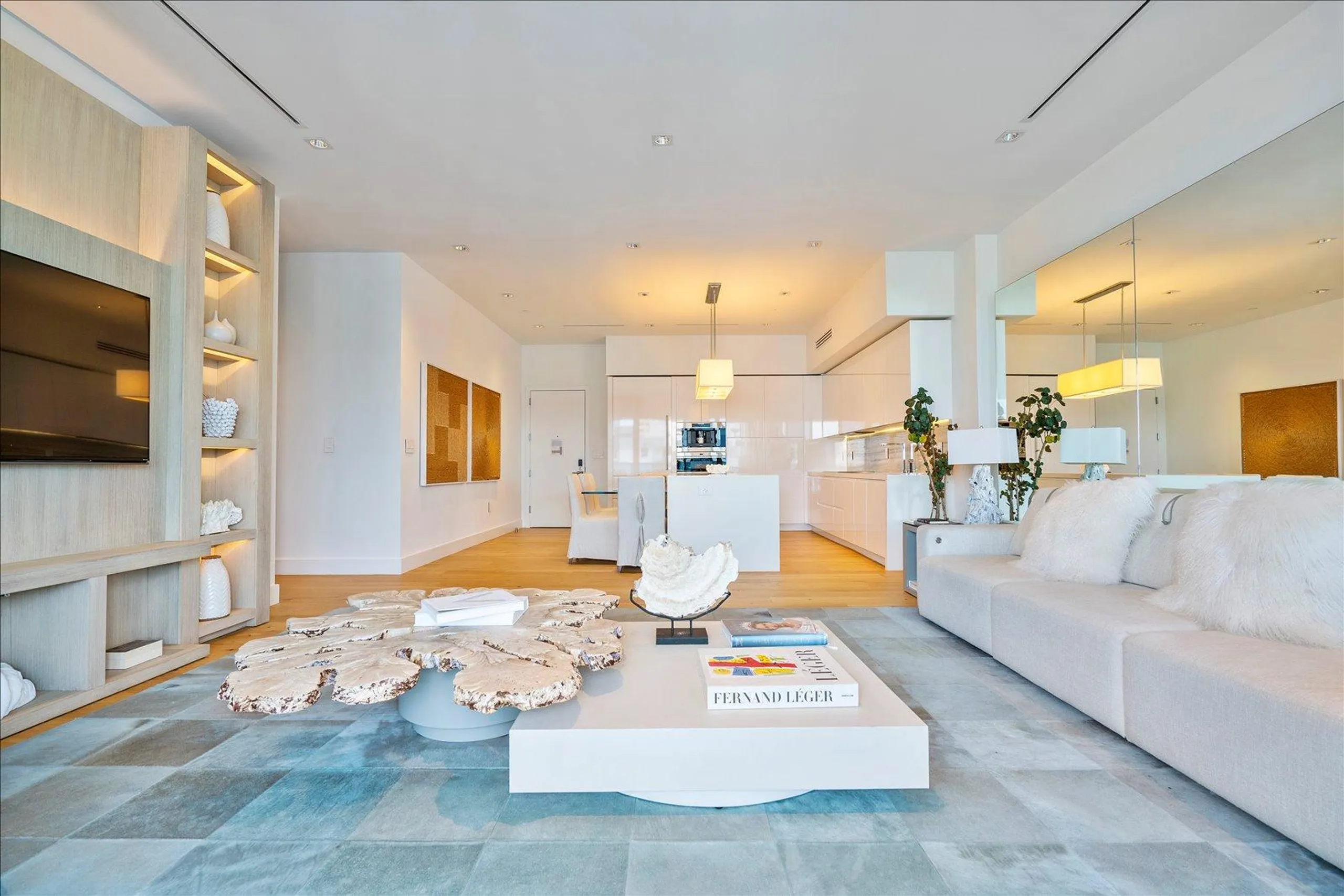 Sundrenched Miami Majesty Penthouse with Ocean Views — photograph 6