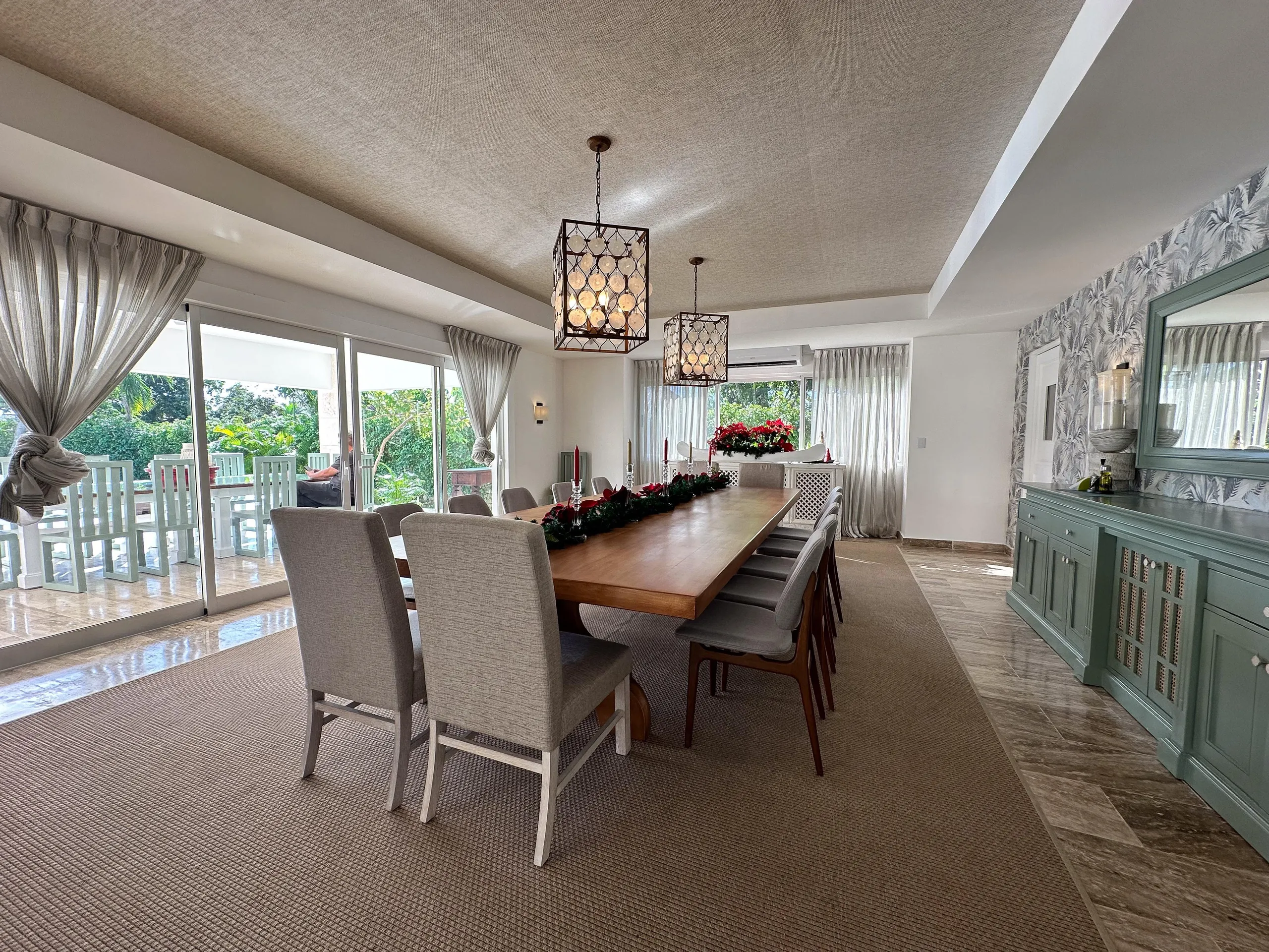 Radiant 6BR Villa with Private Pool, Surrounded by Ocean and Nature — photograph 9