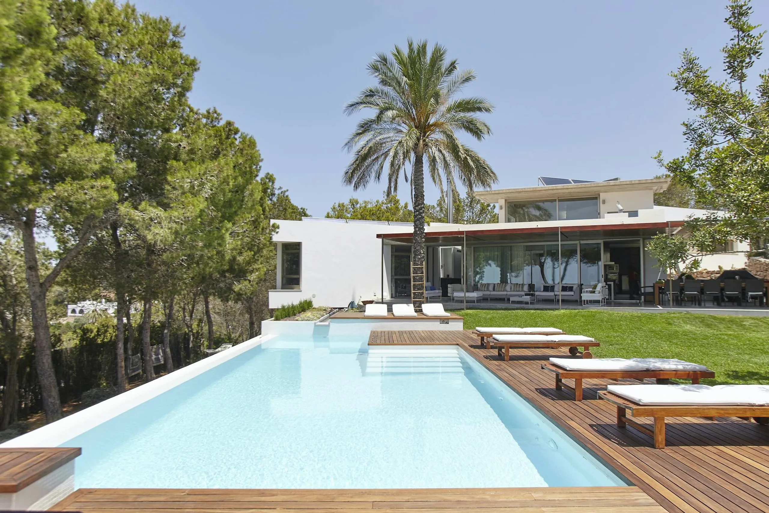 Glamorous Ibiza Seaview Estate with Private Pool and Sun Deck — photograph 2