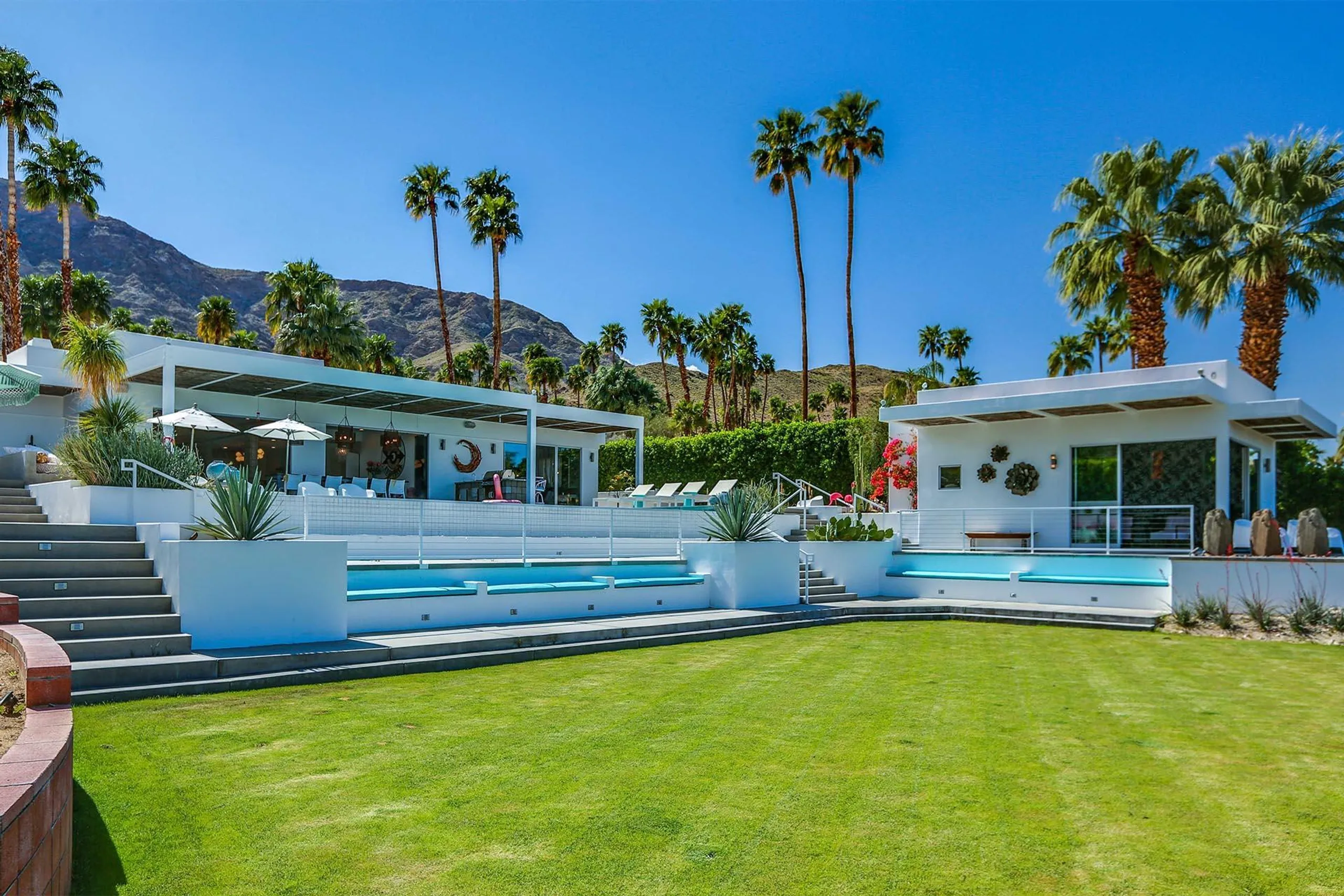 Swanky Poolside Paradise with Bocce Ball and Firepit — photograph 4