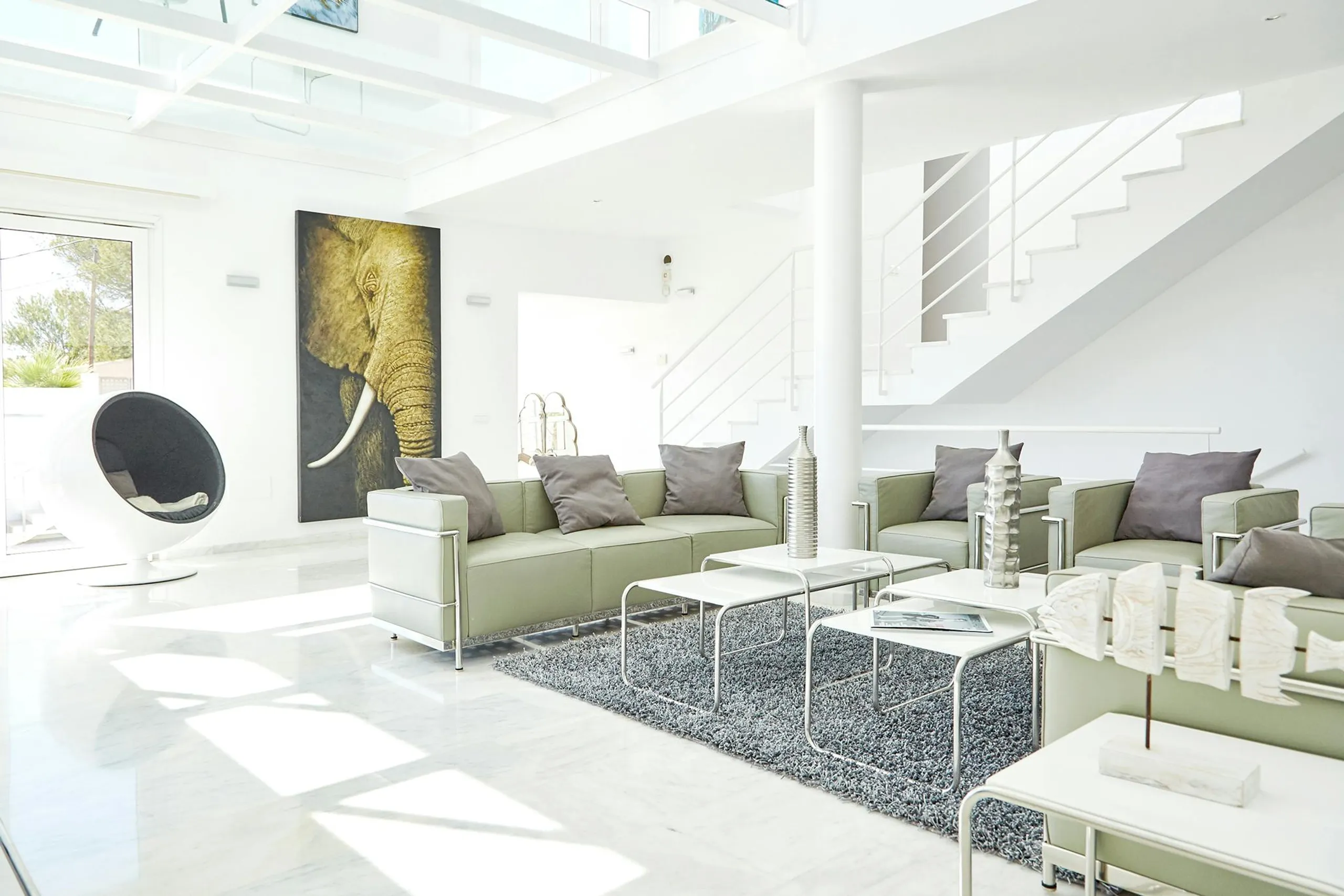 Shimmering Seaside Villa in Ibiza with Private Pool and Walks to Beach — photograph 10