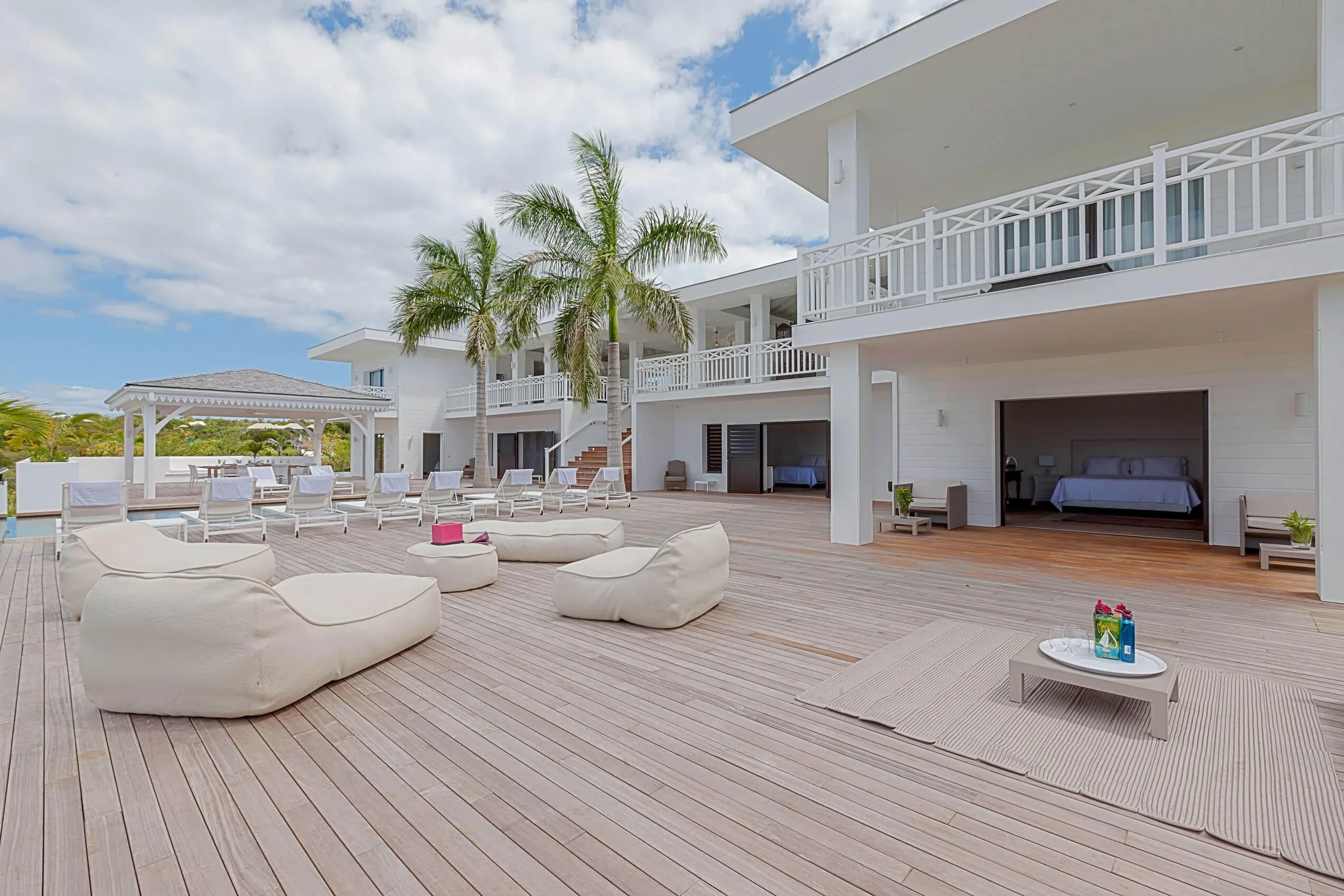 Gorgeous Grand Villa with Infinity pool in St. Martin — photograph 7