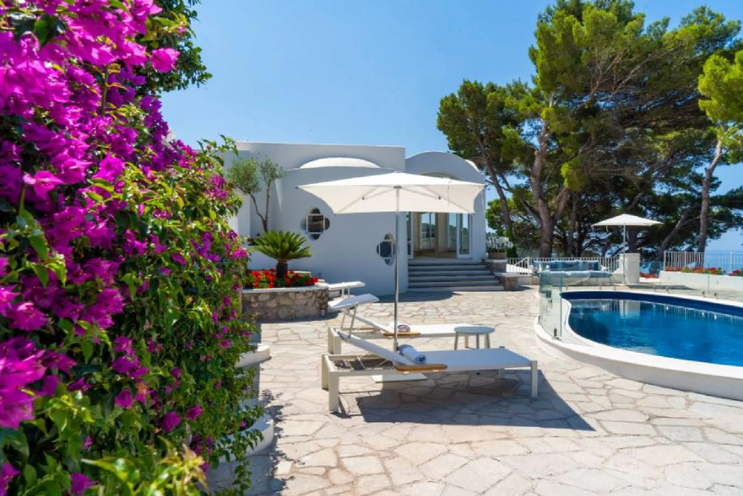 Beautiful Luxe Capri Luxe View Villa with Large Swimming Pool — photograph 4