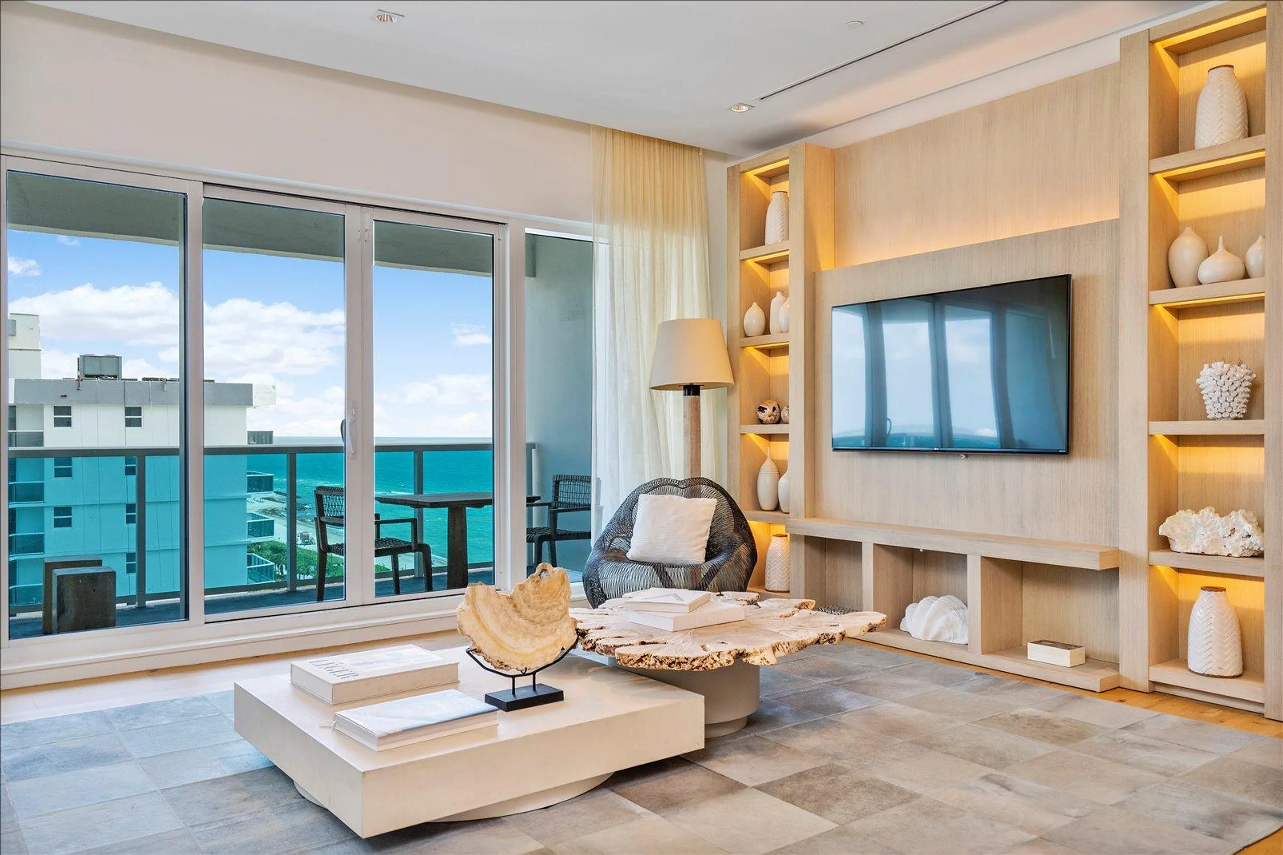 Sundrenched Miami Majesty Penthouse with Ocean Views, Miami Beach
