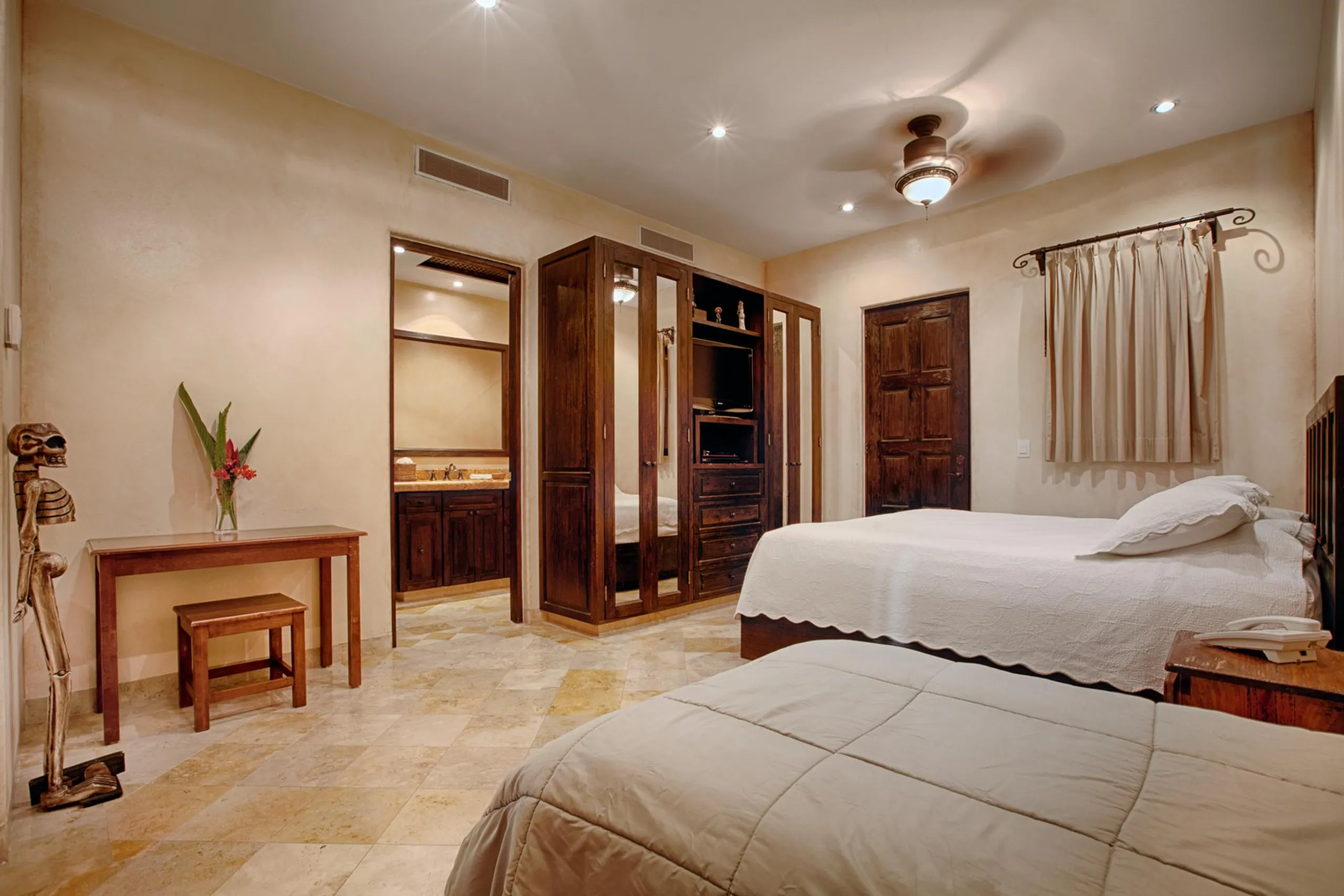 Pedregal New Construction Luxury Estate with Infinity Pool, Hot Tub and Sweeping Views — photograph 11