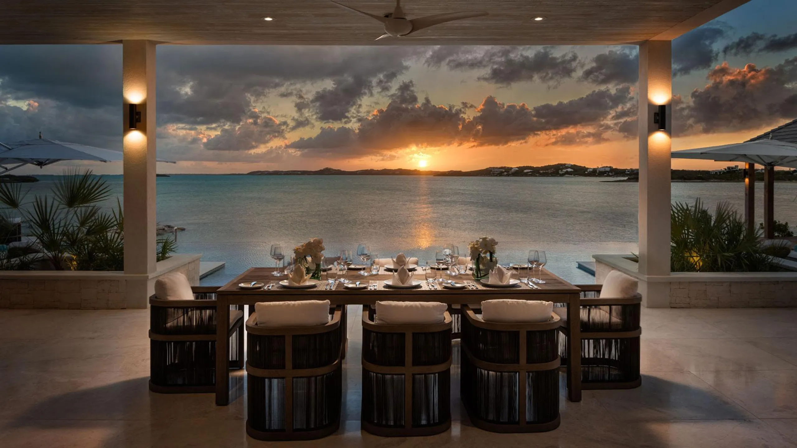 Serene Ocean Views from Chic Island Estate with Infinity Pool — photograph 10