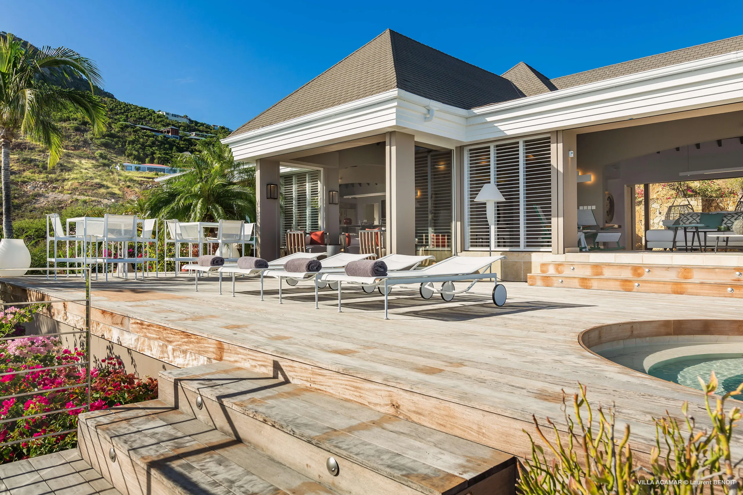 Exquisite Seaview Villa with Incredible Pool and Home Cinema — photograph 9