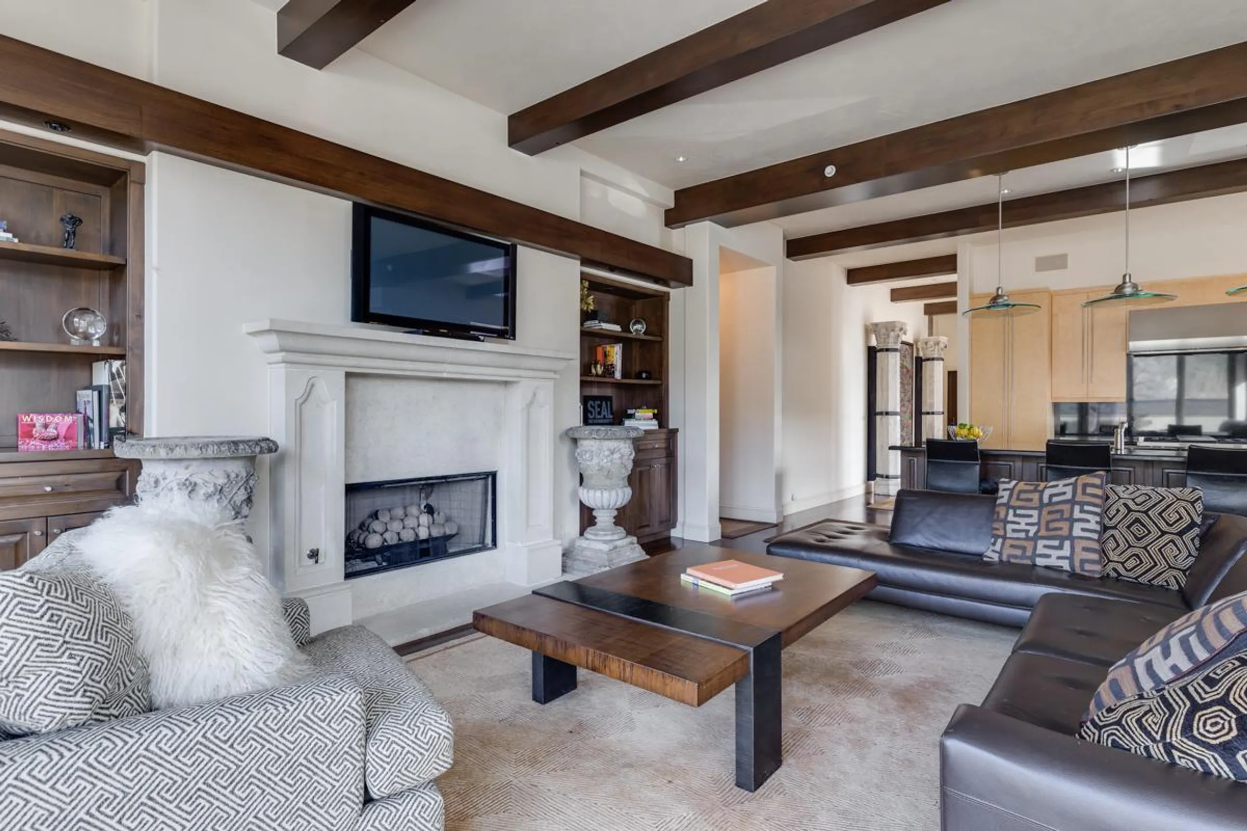Contemporary Ketchum Condo with Fireplace and Mountain Views — photograph 5