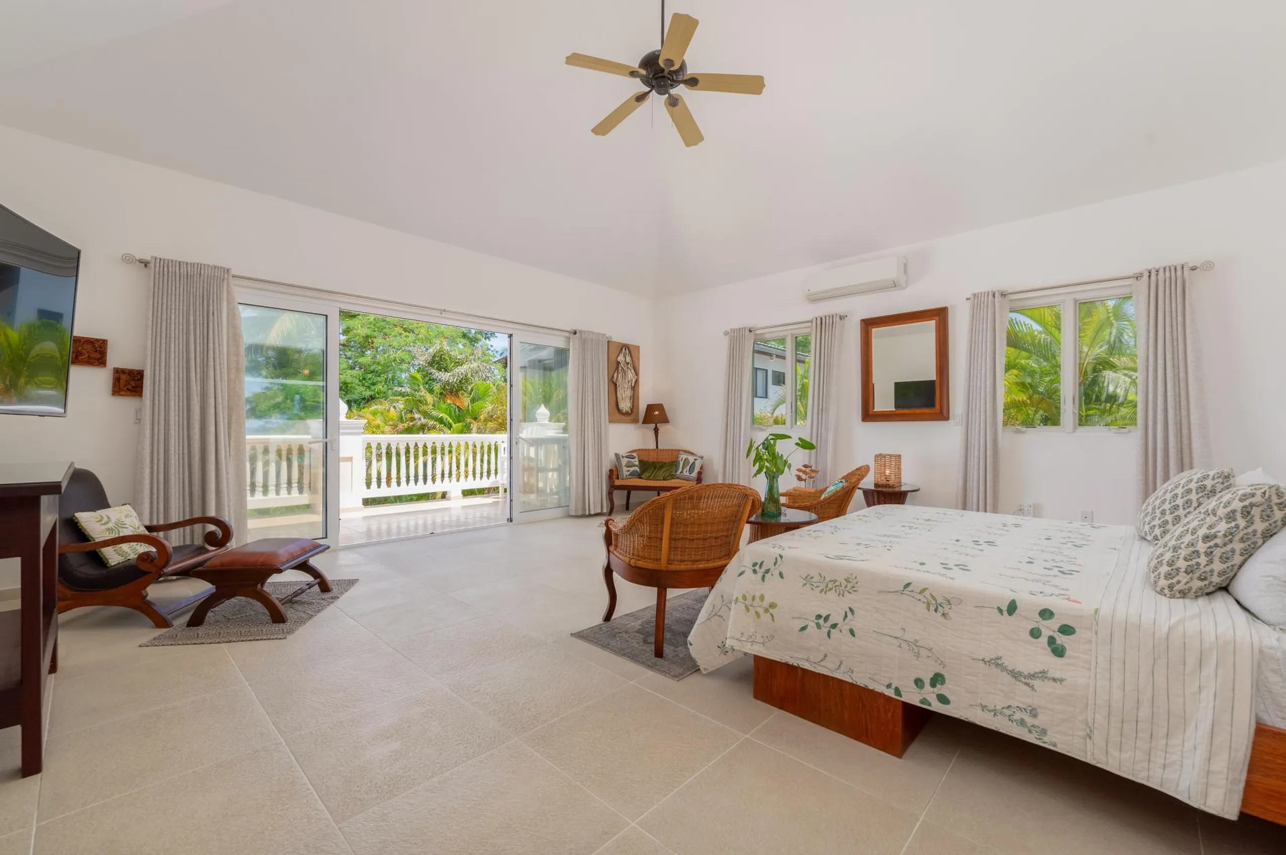 Deluxe Puerto Plata Estate with Walks to Beach — photograph 8