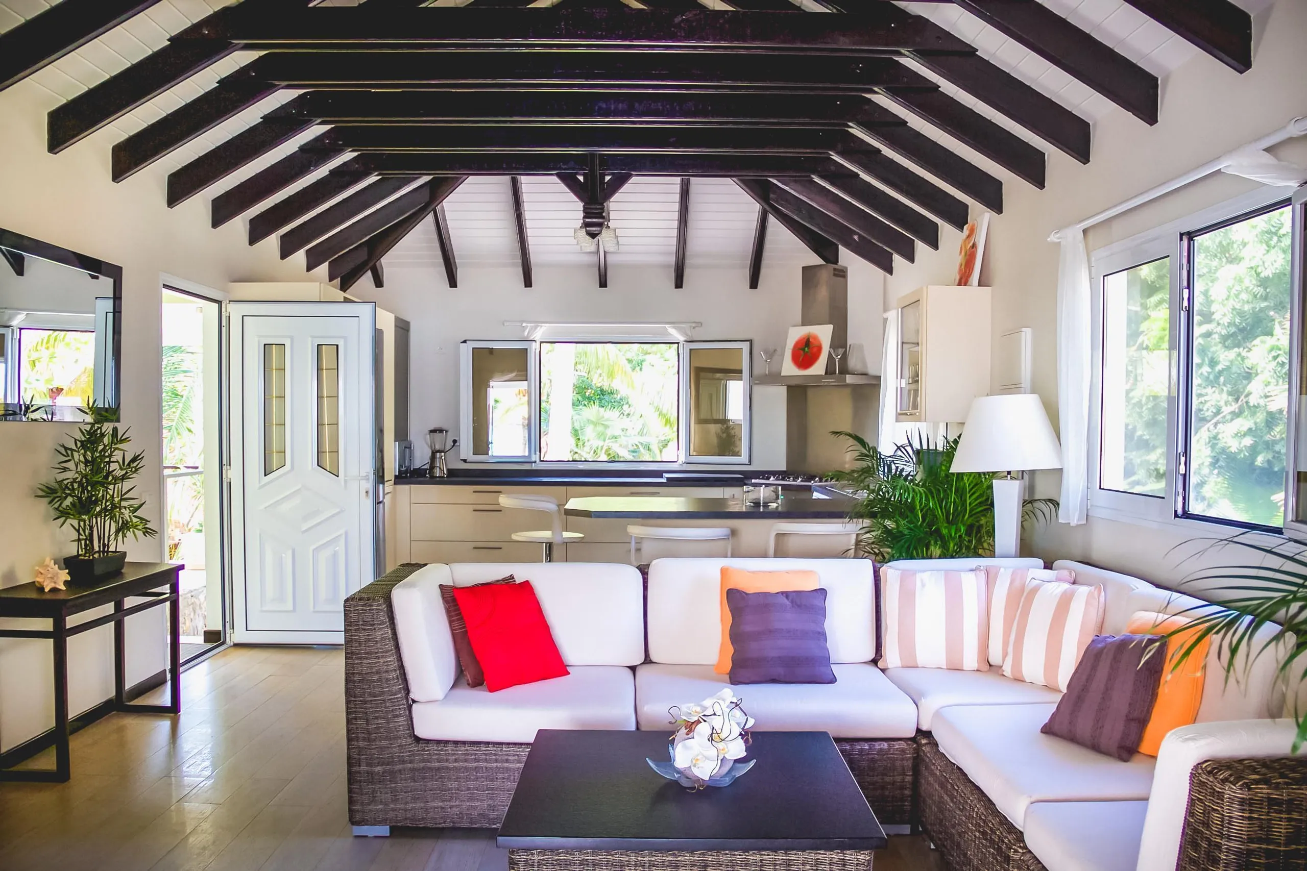 Lavish Seaview Villa with Private Pool and Walks to Beach — photograph 12