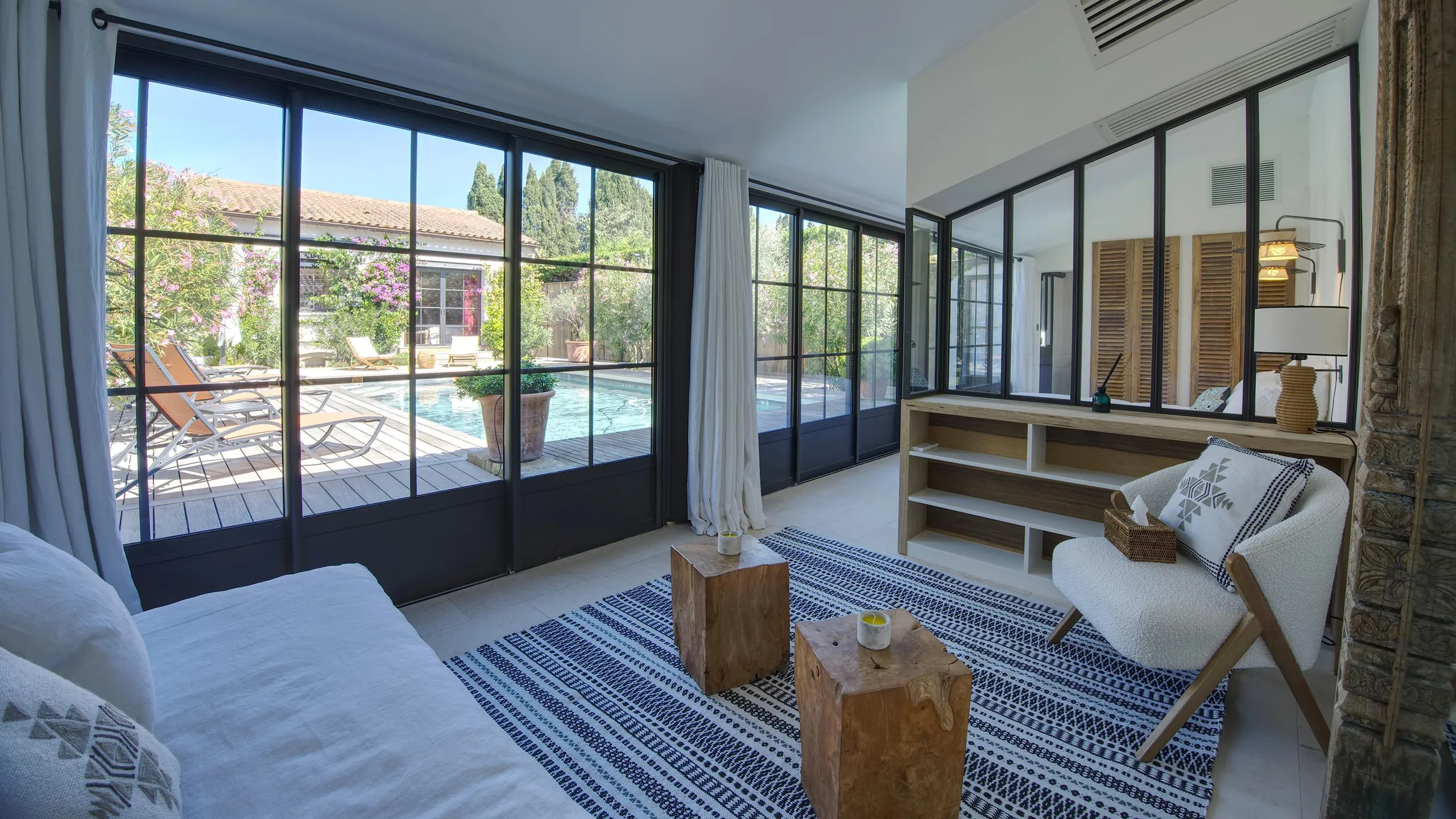 Blissful Retreat with Pool and Mountain Views — photograph 12