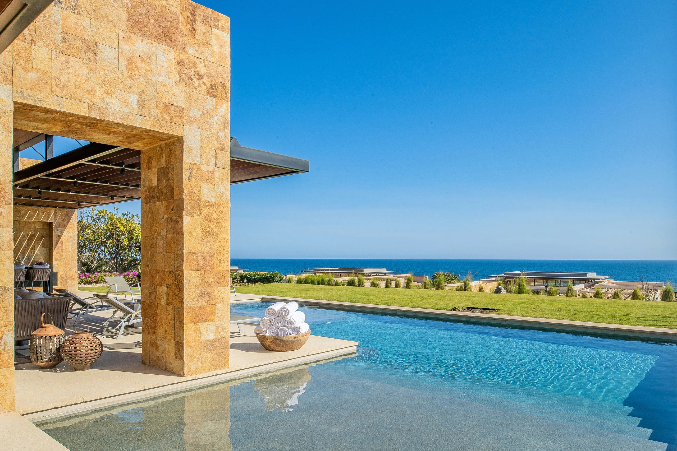 Exclusive Enclave Estate with Private Pool and Ocean Views — photograph 7