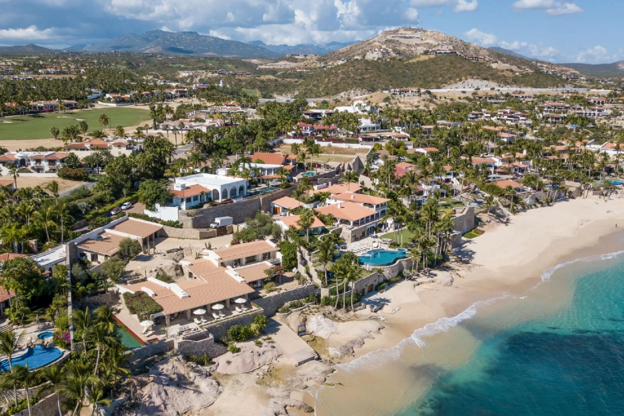 Charming Oceanfront Palmilla Estate with Private Pool and Ocean Views — photograph 5
