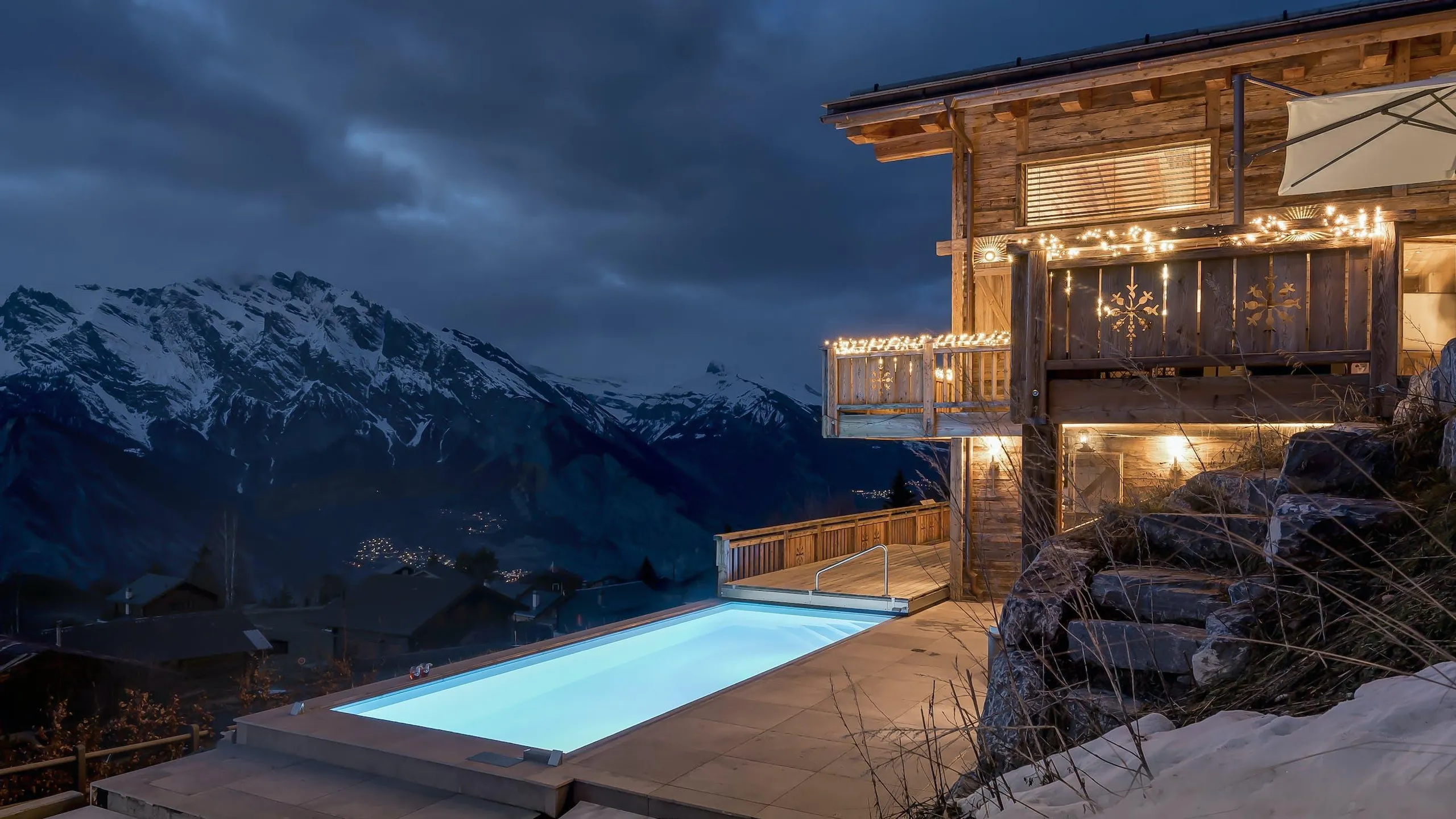 La Tzoumaz Mountain Chalet with Infinity Pool and Mountain Views, La Tzoumaz