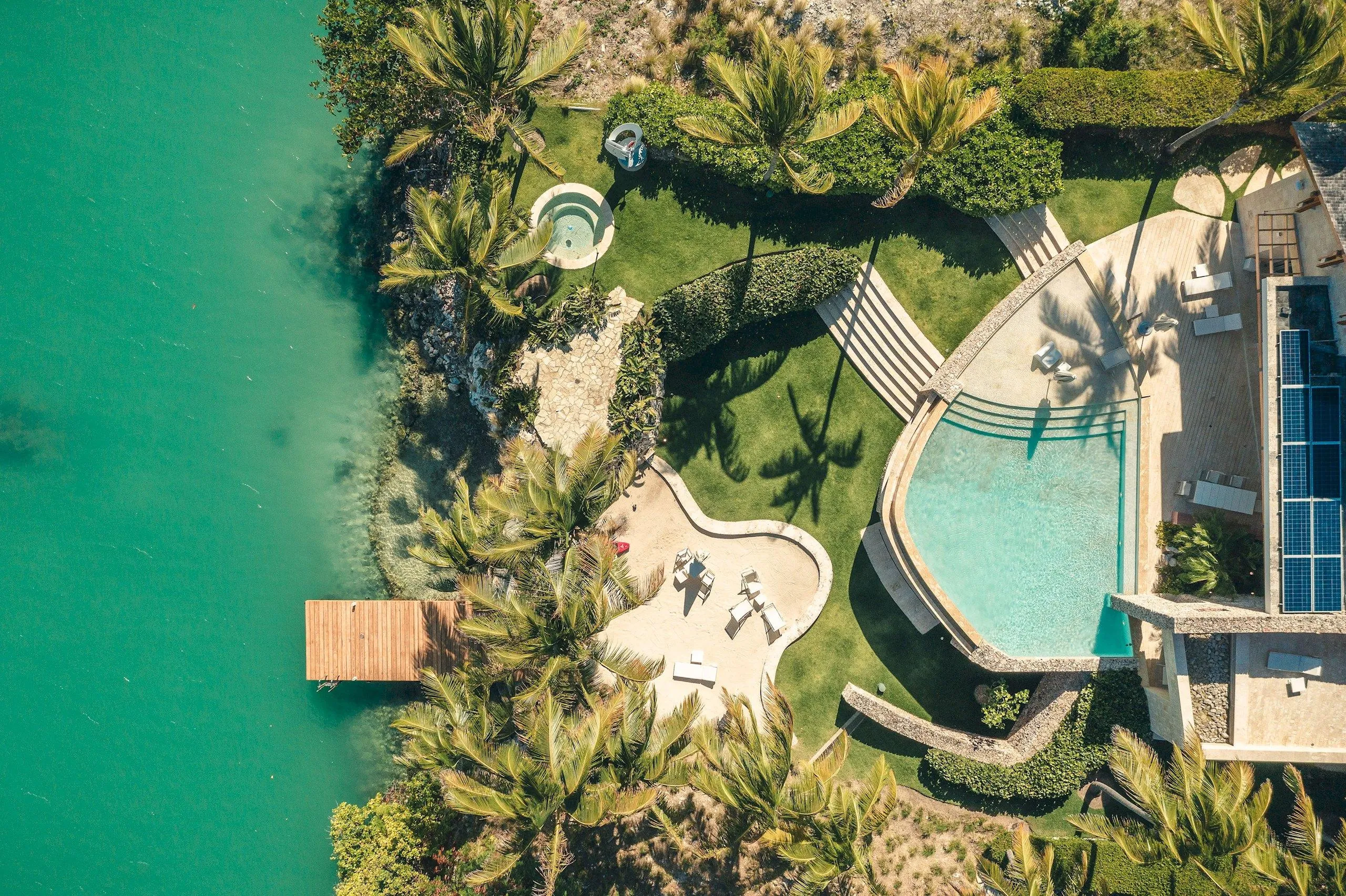 Majestic Six-Bedroom Villa with Pool, Jacuzzi, and Private Beach Access, Punta Cana