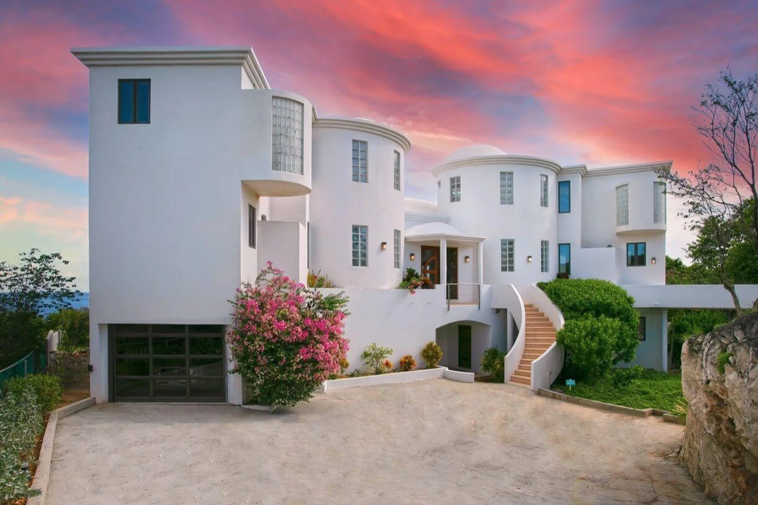 Majestic Anguilla Oceanfront Villa with Infinity Pool & Panoramic Views — photograph 10