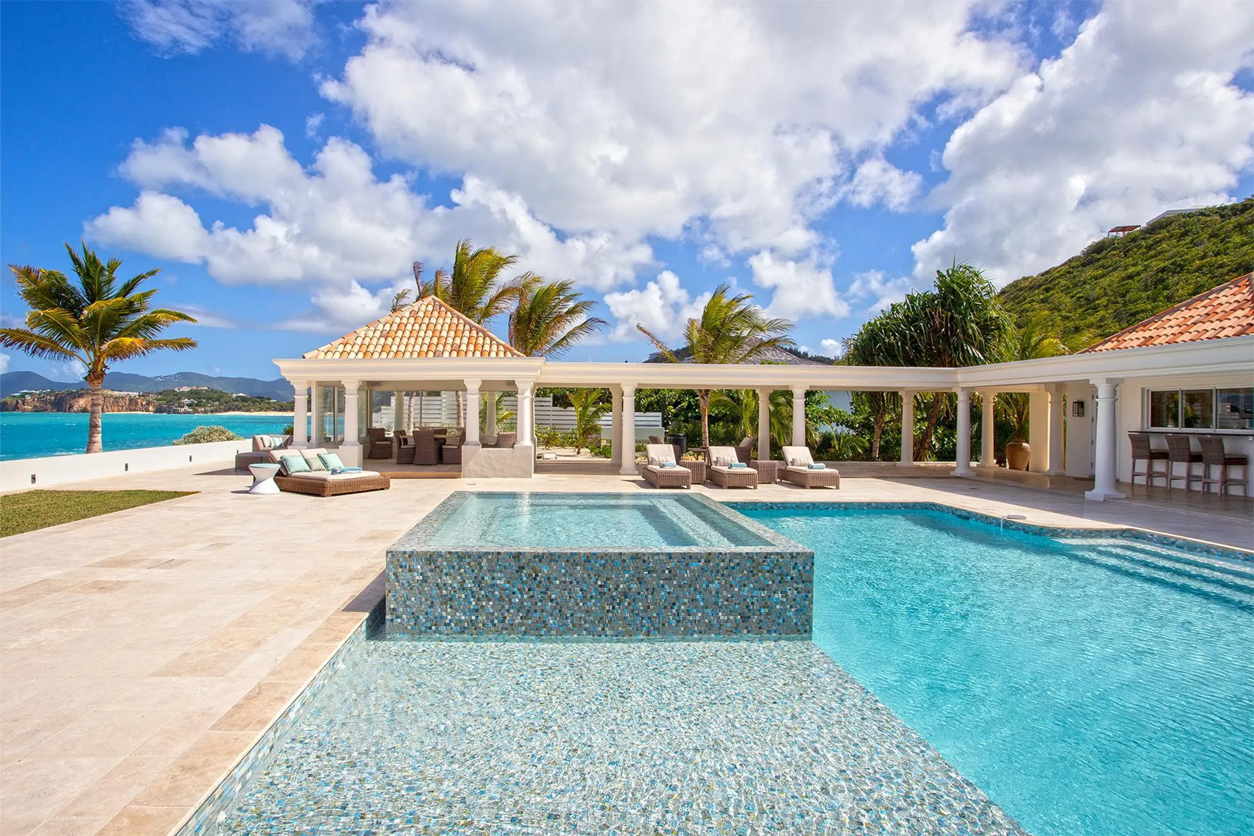 Inspiring Baie Rouge Luxury Villa with Private Pool on a Pristine Beach — photograph 5
