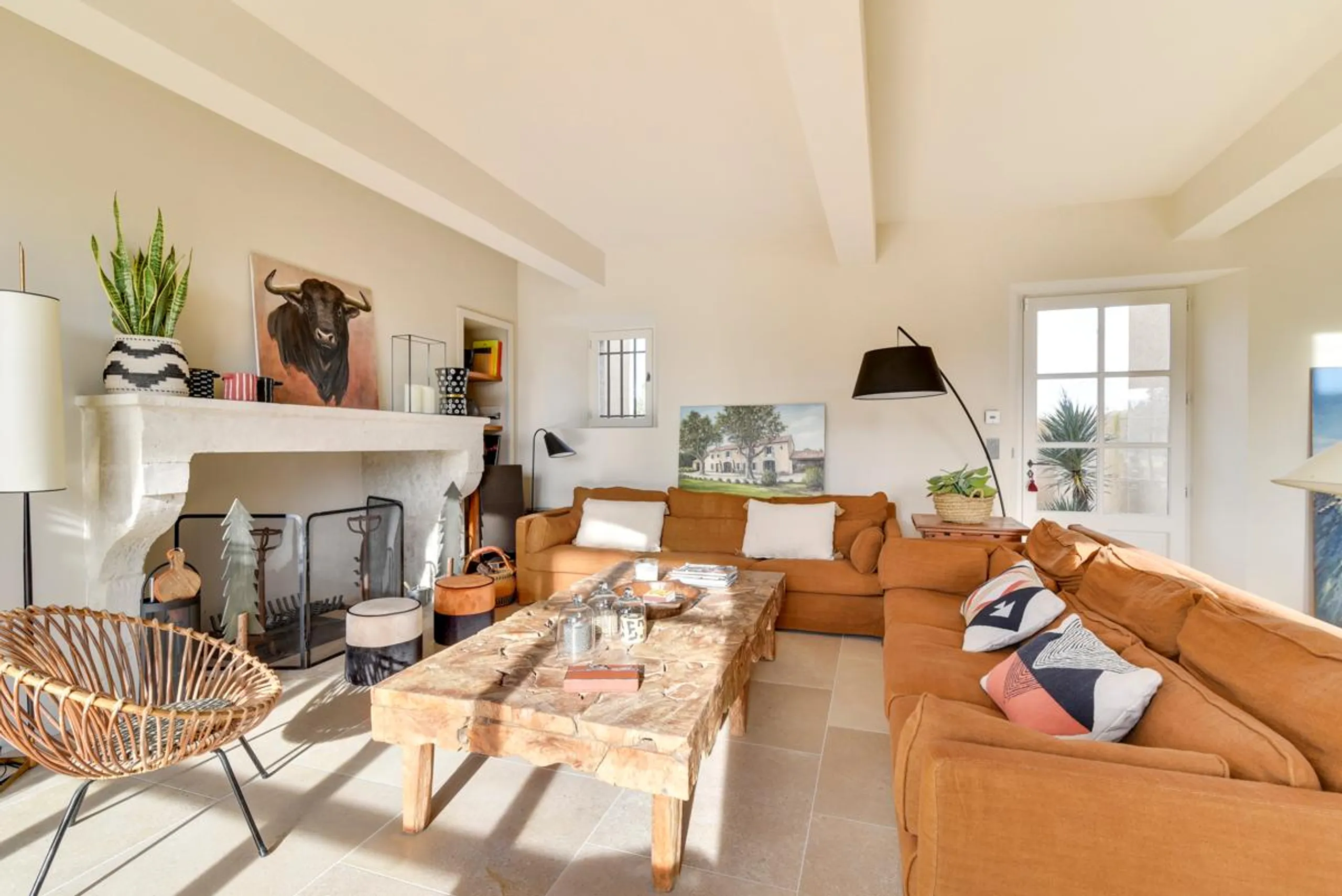 Serene Seven Bedroom Villa with Private Pool and Garden Views — photograph 5