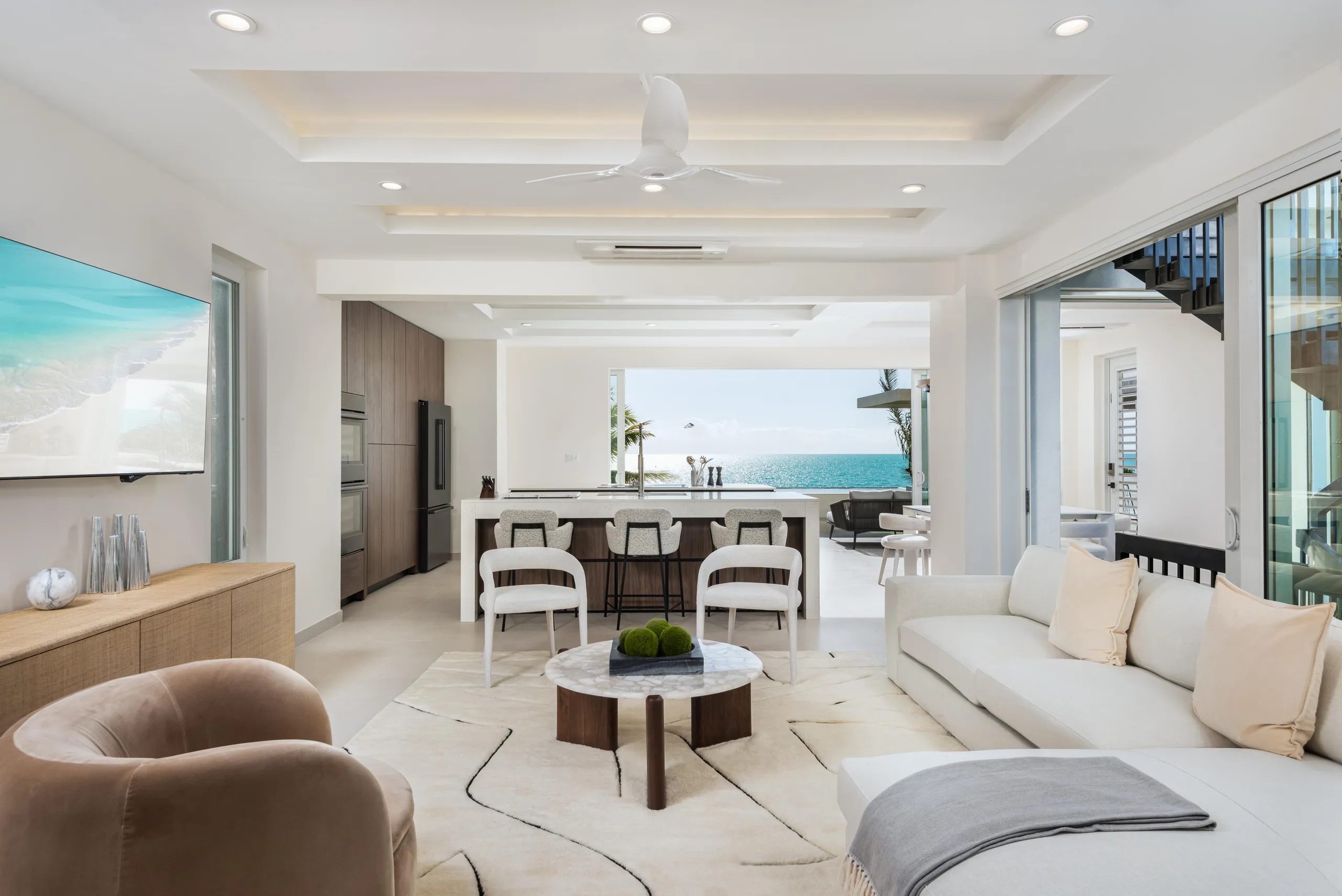 Modern Contemporary Villa With Infinity Pool and Long Bay Beach View — photograph 8