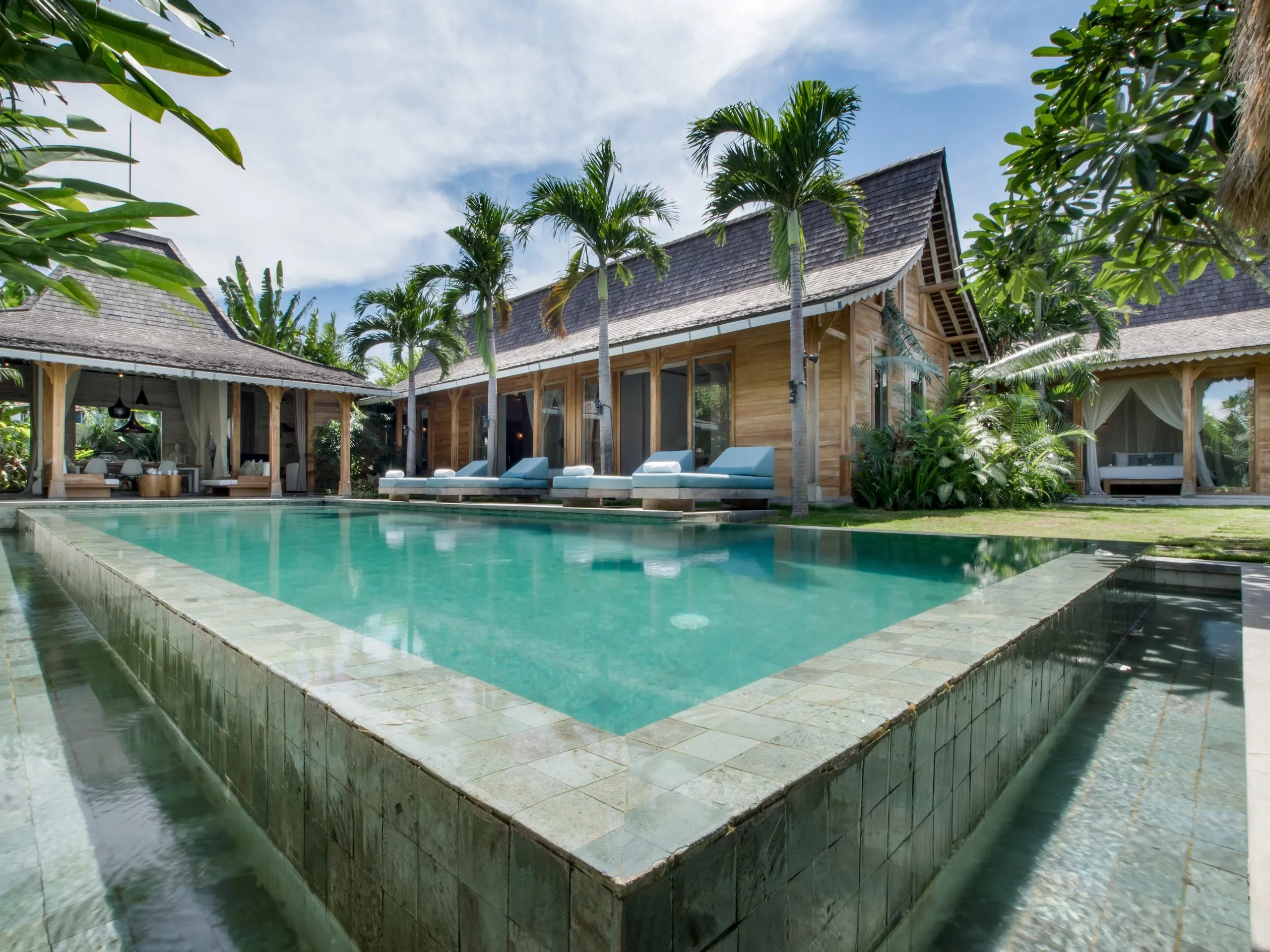 Grand Bali Estate with Large Private Pool and Lush Grounds — photograph 4