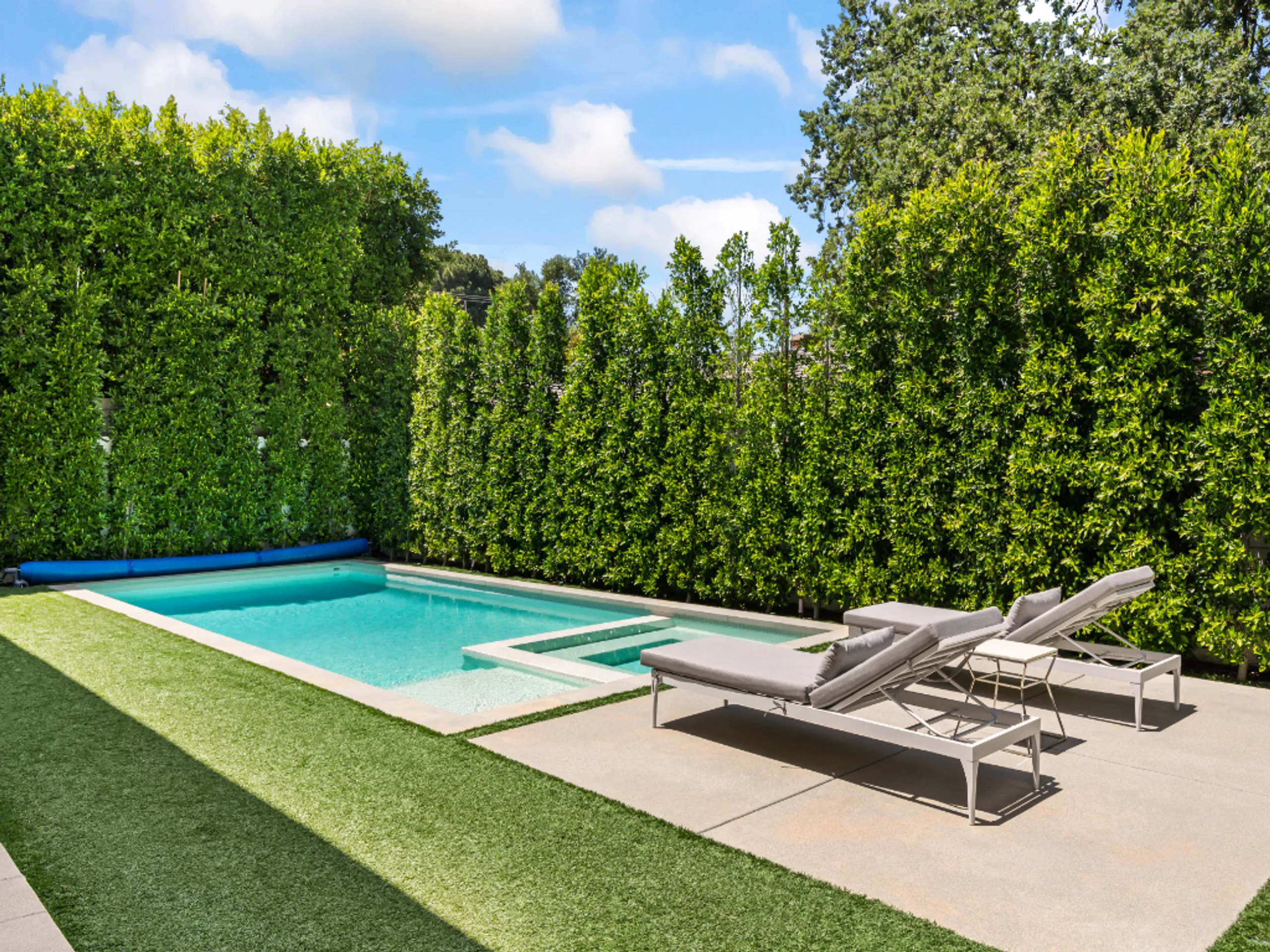 Modern Gated Estate with Pool, Spa & Designer Interiors Near Ventura Blvd — photograph 3