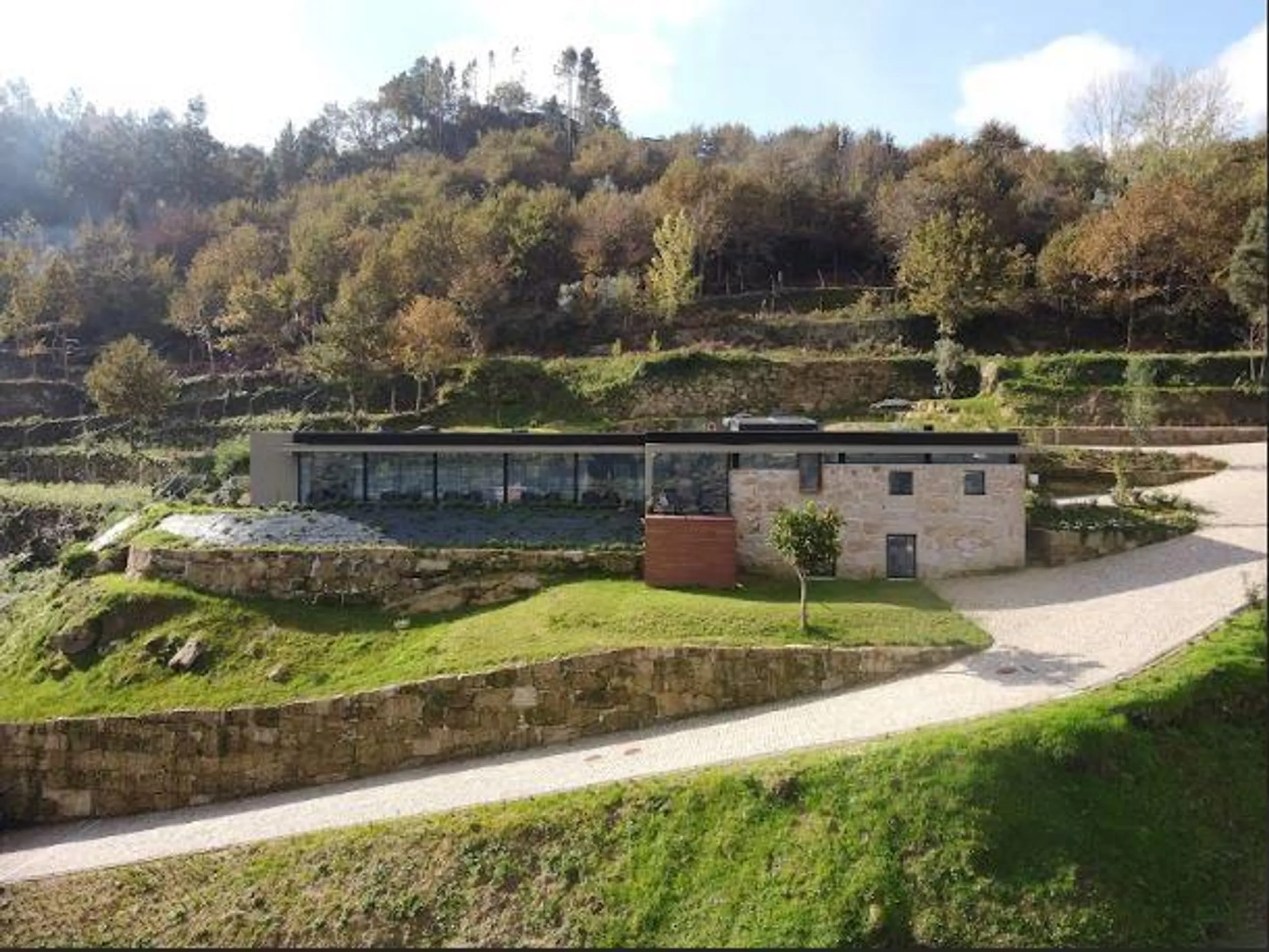 Stunning Luxury Estate with Private Pool and Panoramic River Views — photograph 3