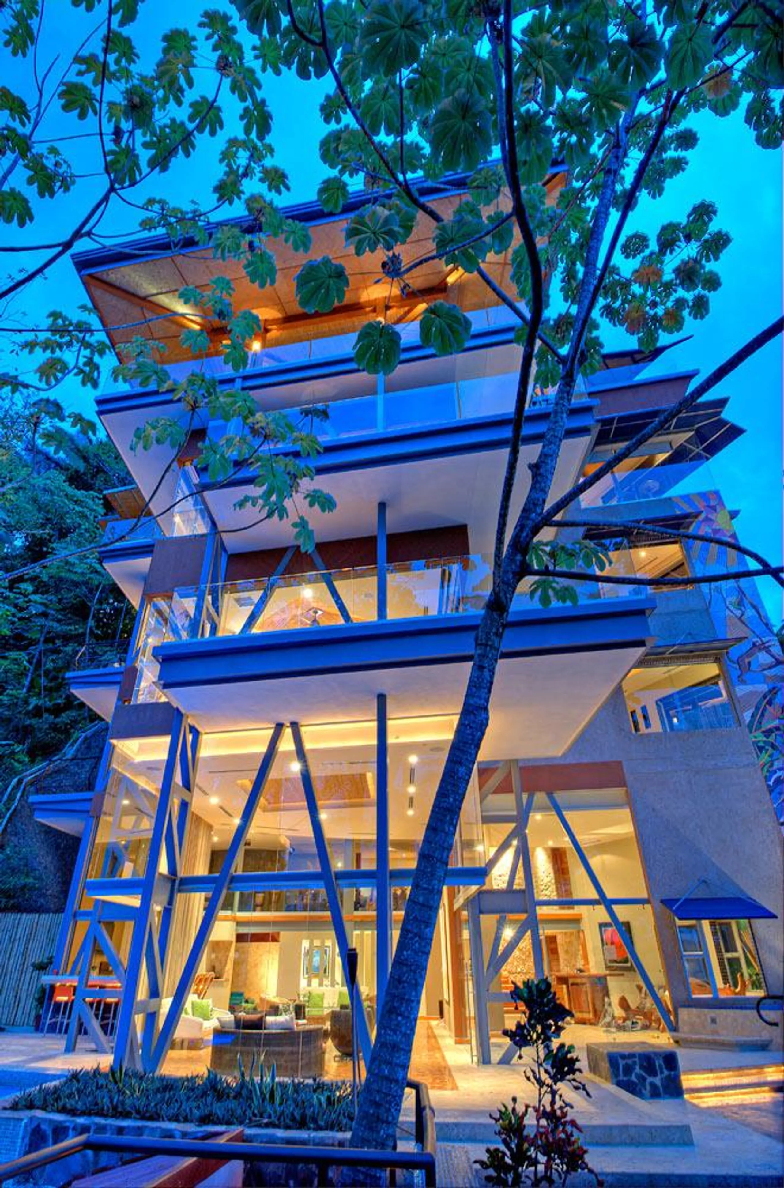 Breathtaking Villa with Infinity Pool and 180-Degree Pacific Ocean View — photograph 3
