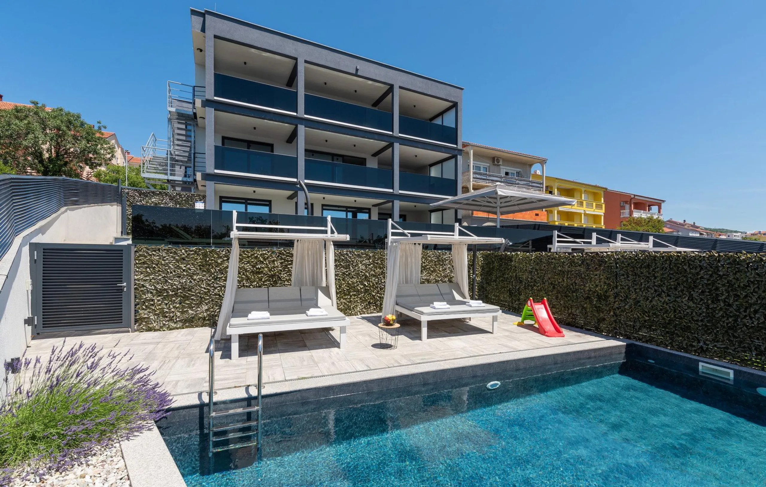 Outstanding Villa with Heated Pool and Breathtaking Sea Views — photograph 3