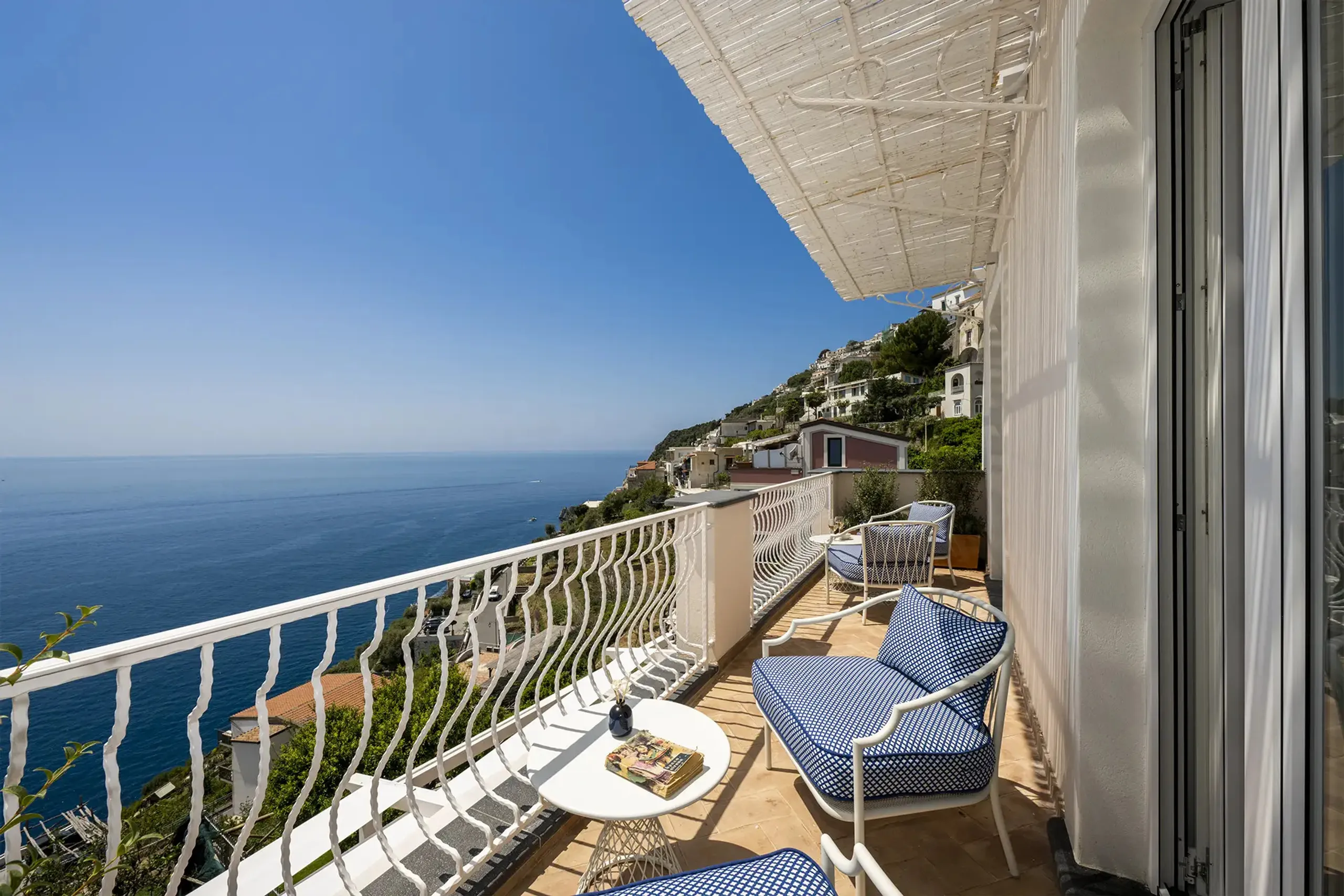 Spectacular Seafront Villa with Private Pool and Panoramic Terraces — photograph 11