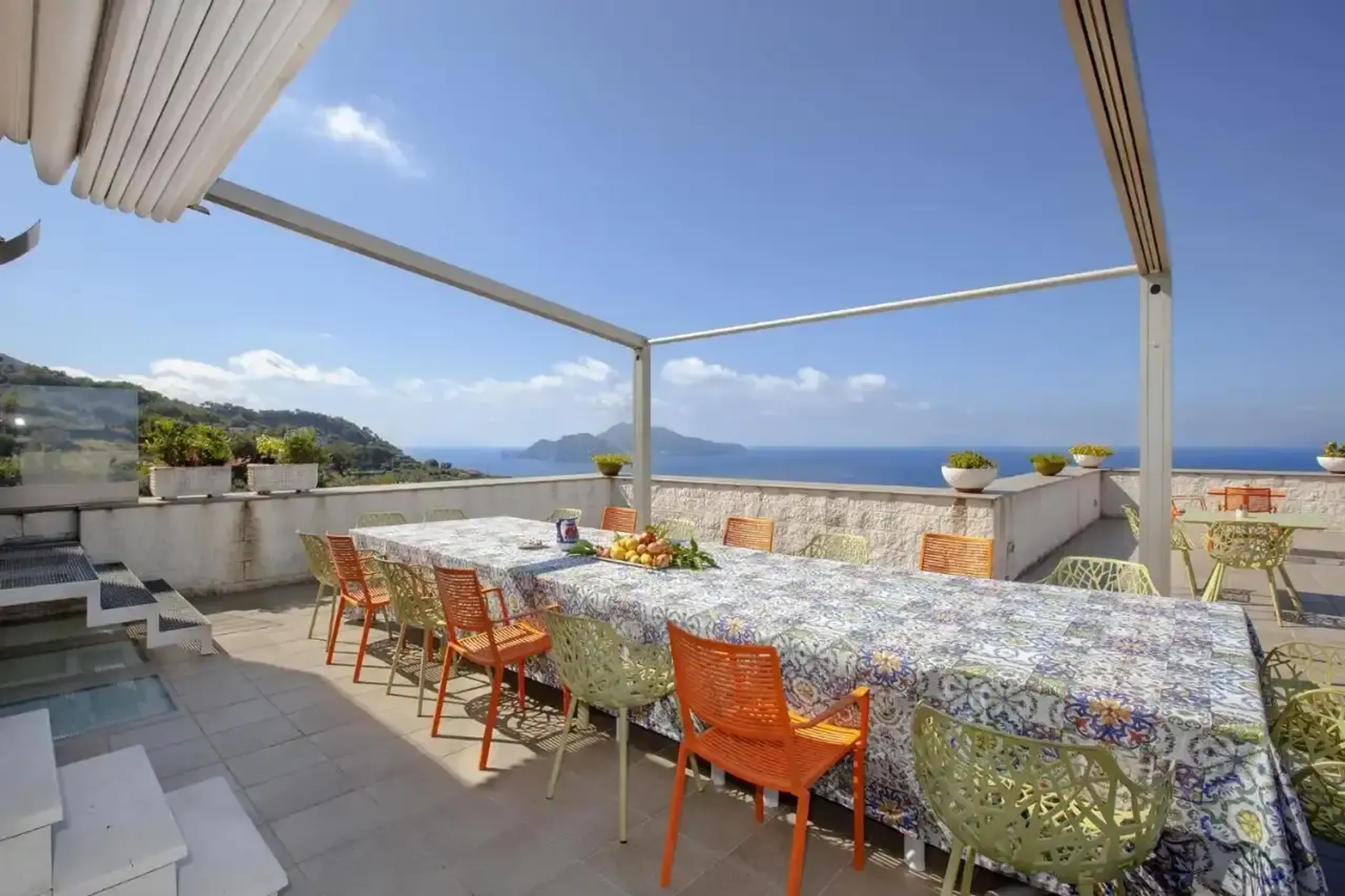 Luxurious Getaway Villa with Pool and Picturesque Surroundings — photograph 12