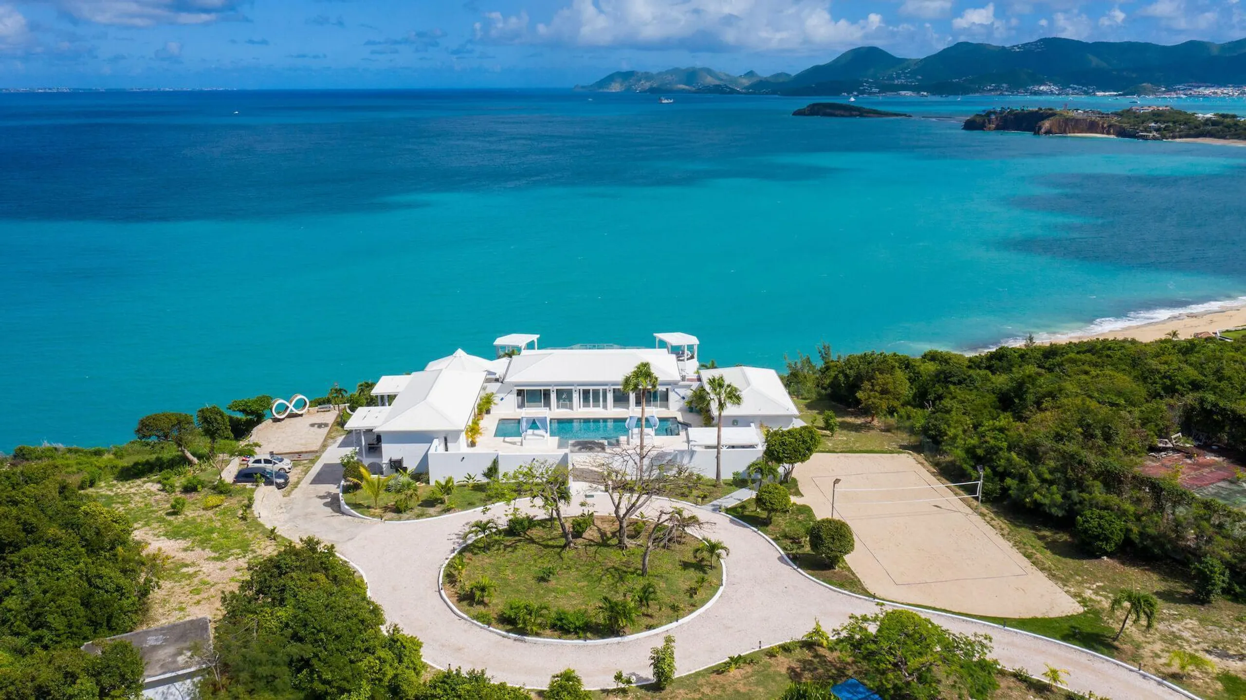 Ultra Luxe Terres Basses Villa with Private Pool and Private Access to Baie Rouge Beach, Terres Basses