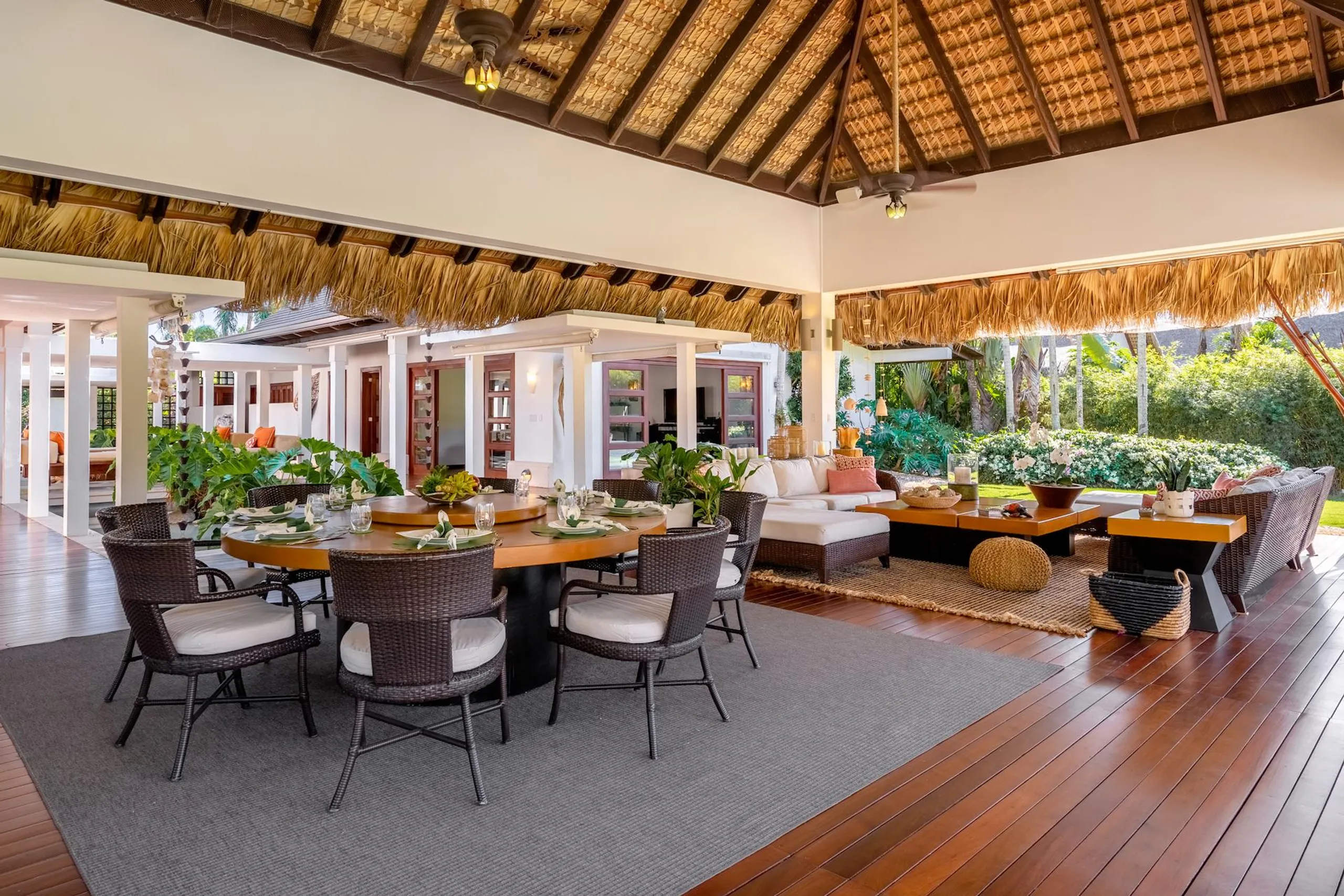 Deluxe Paradise in Minitas Beach with Private Pool and Heated Jacuzzi — photograph 9