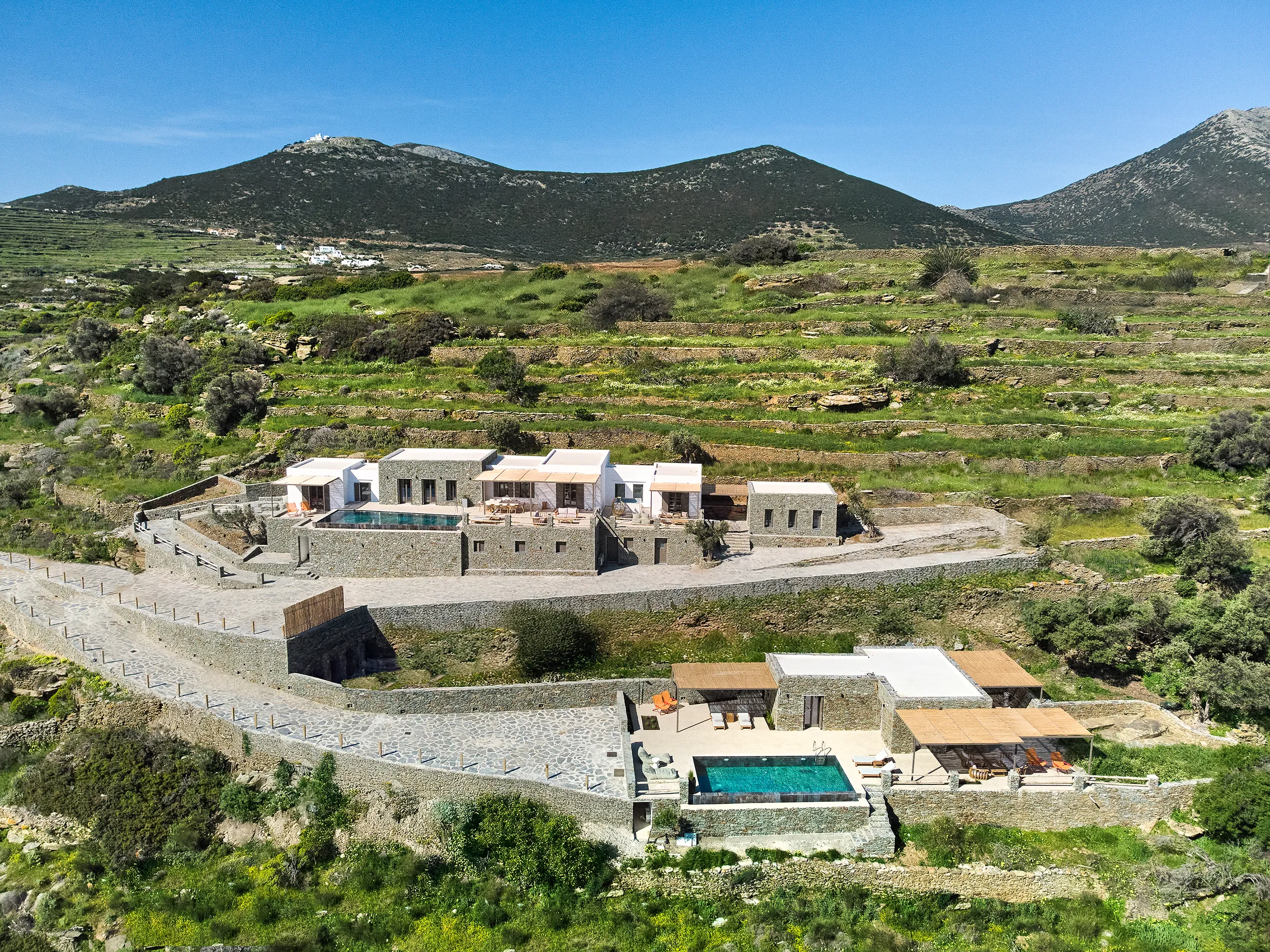 Luxurious Sifnos Getaway with Infinity Pools and Overlooking Vistas — photograph 11