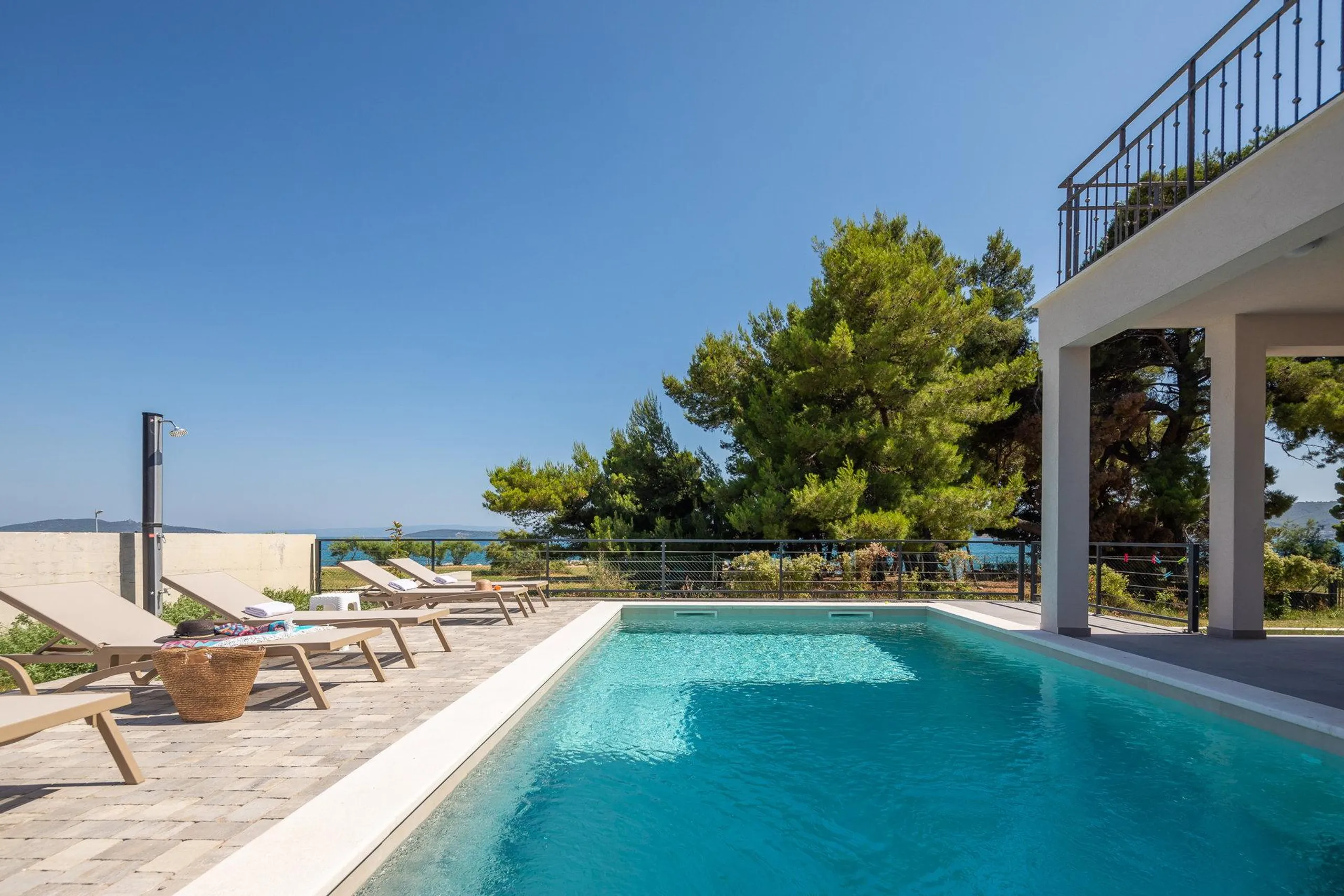 Refined Villa with Private Pool near Trogir's Historic Old Town — photograph 4