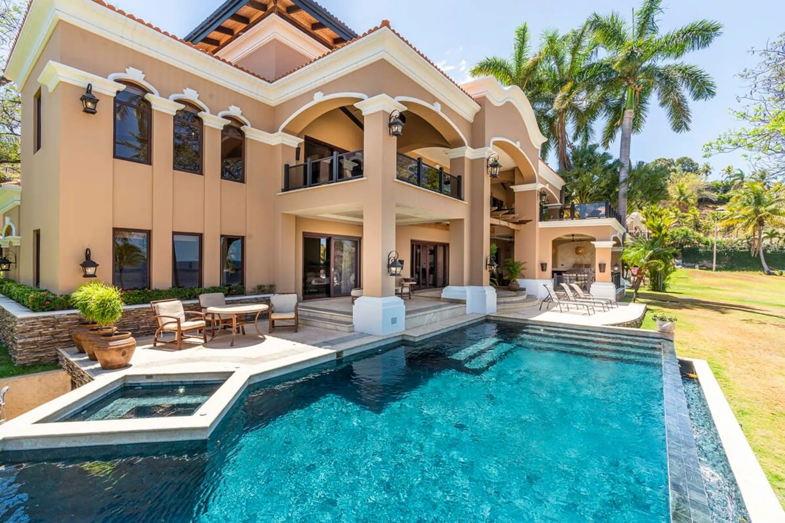 Villa setting in Playa Flamingo