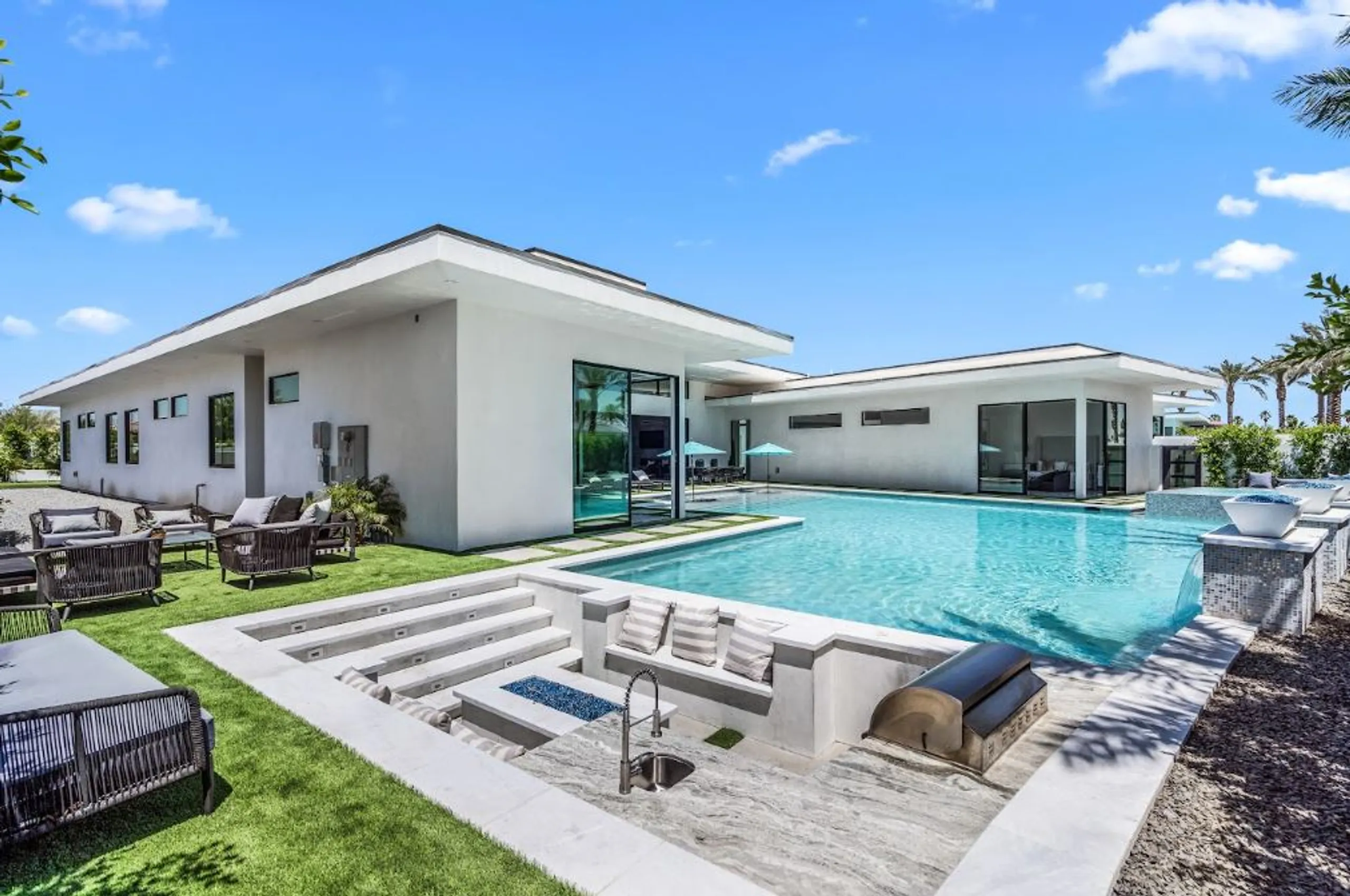 Chic Modern Villa with Private Pool and Next to Madison Club & Polo Grounds — photograph 9