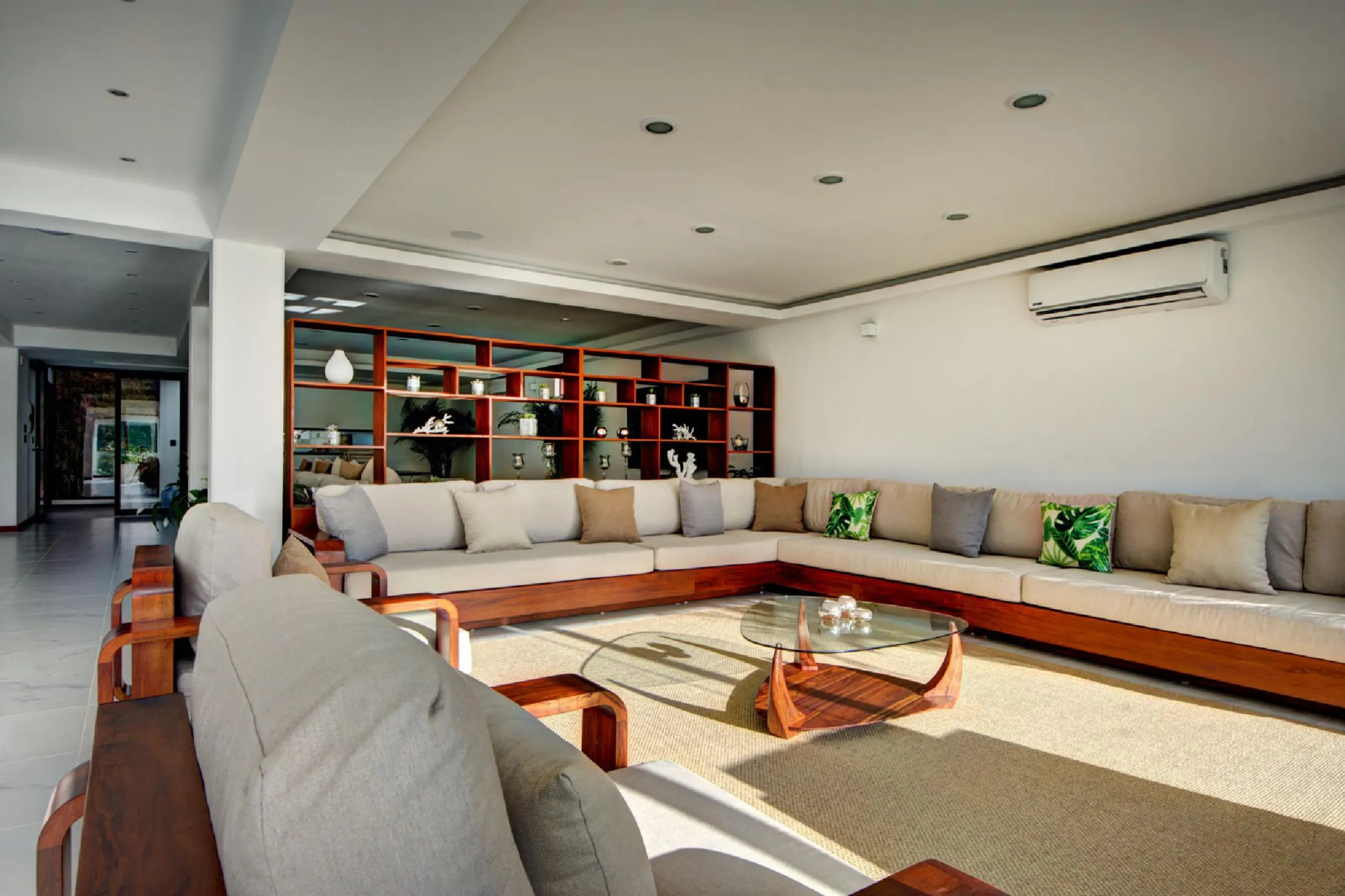 Beautiful Playa del Carmen Luxury Villa with Dual Pools and Ocean Views — photograph 9