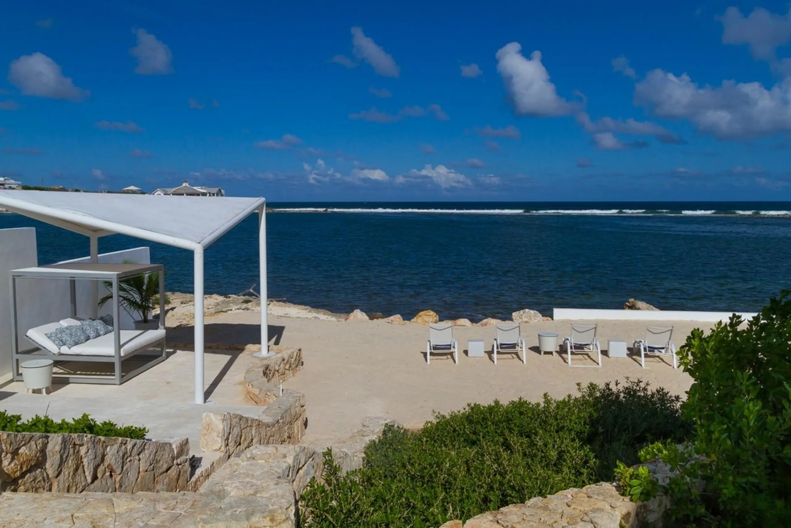 Le Bleu in Blowing Point