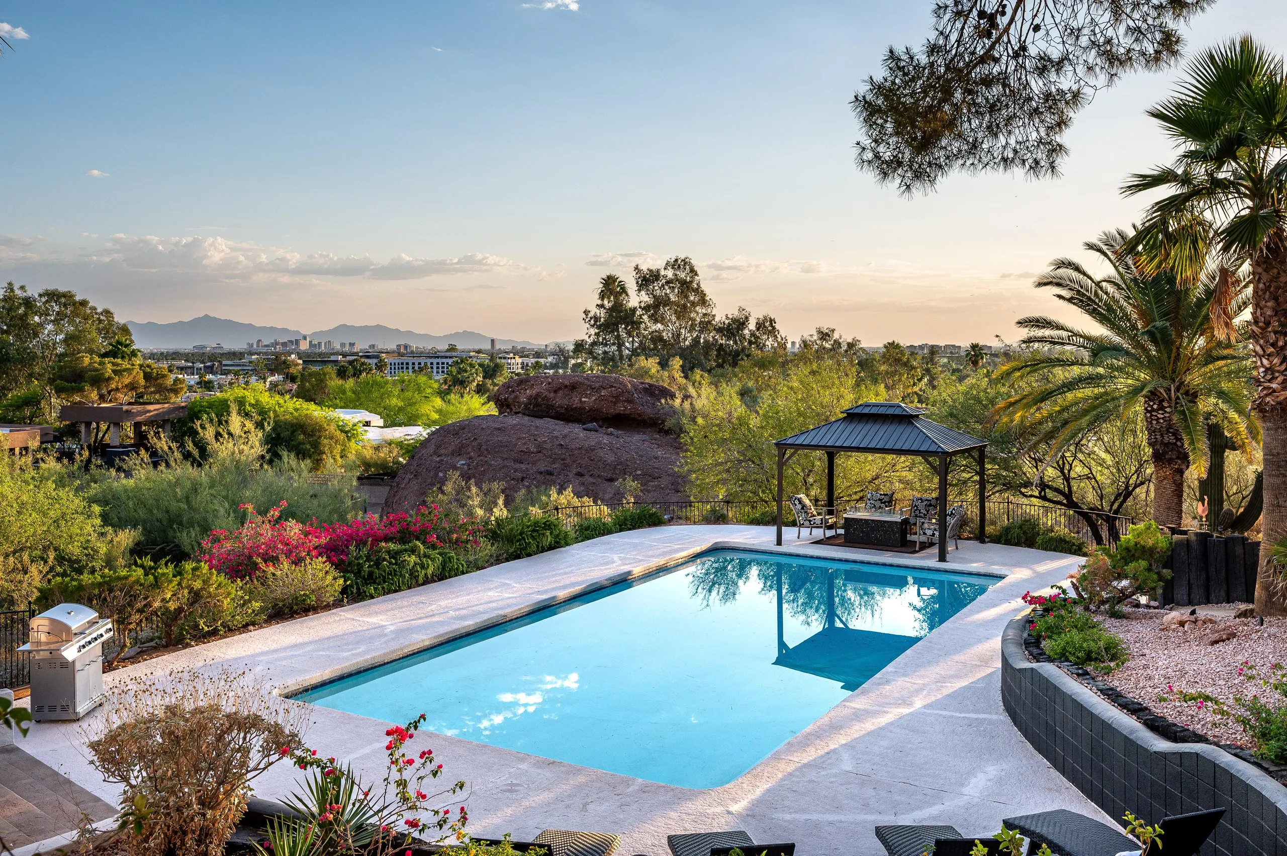 Sophisticated Mid-Century Villa with Private Pool, Hot Tub, and City Views — photograph 5