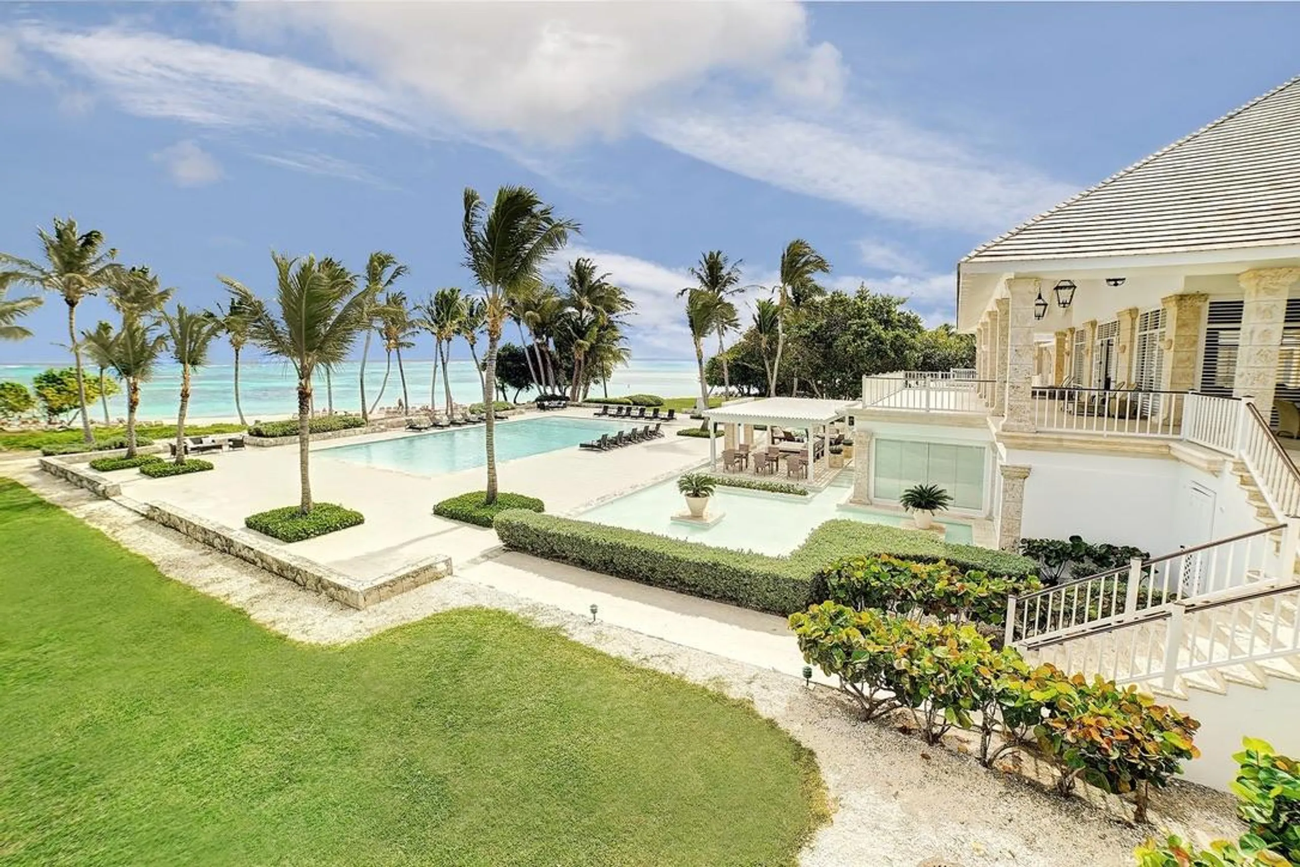 Lavish Luxury Villa in Tortuga Bay near Beach — photograph 5