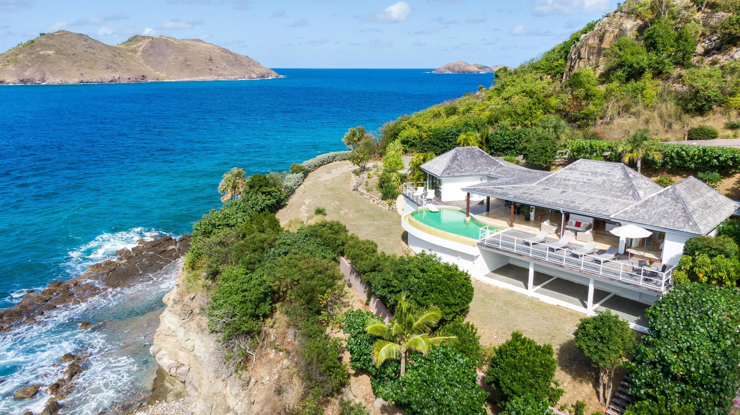 Majestic Seaview Villa with Pool and Indoor-Outdoor Living, Flamands Beach