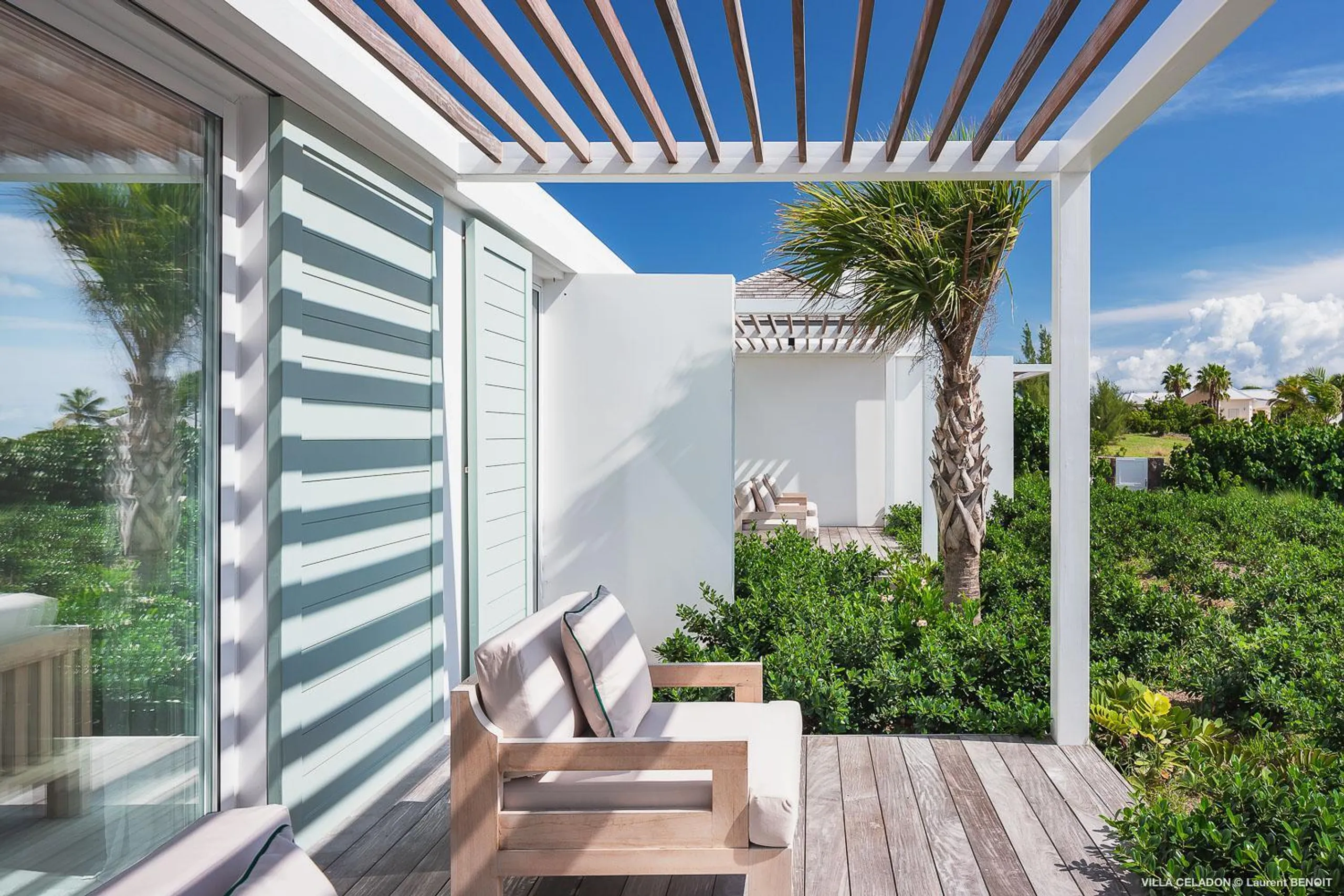 Opulent Oceanview Villa with Private Pool and Gazebo — photograph 12